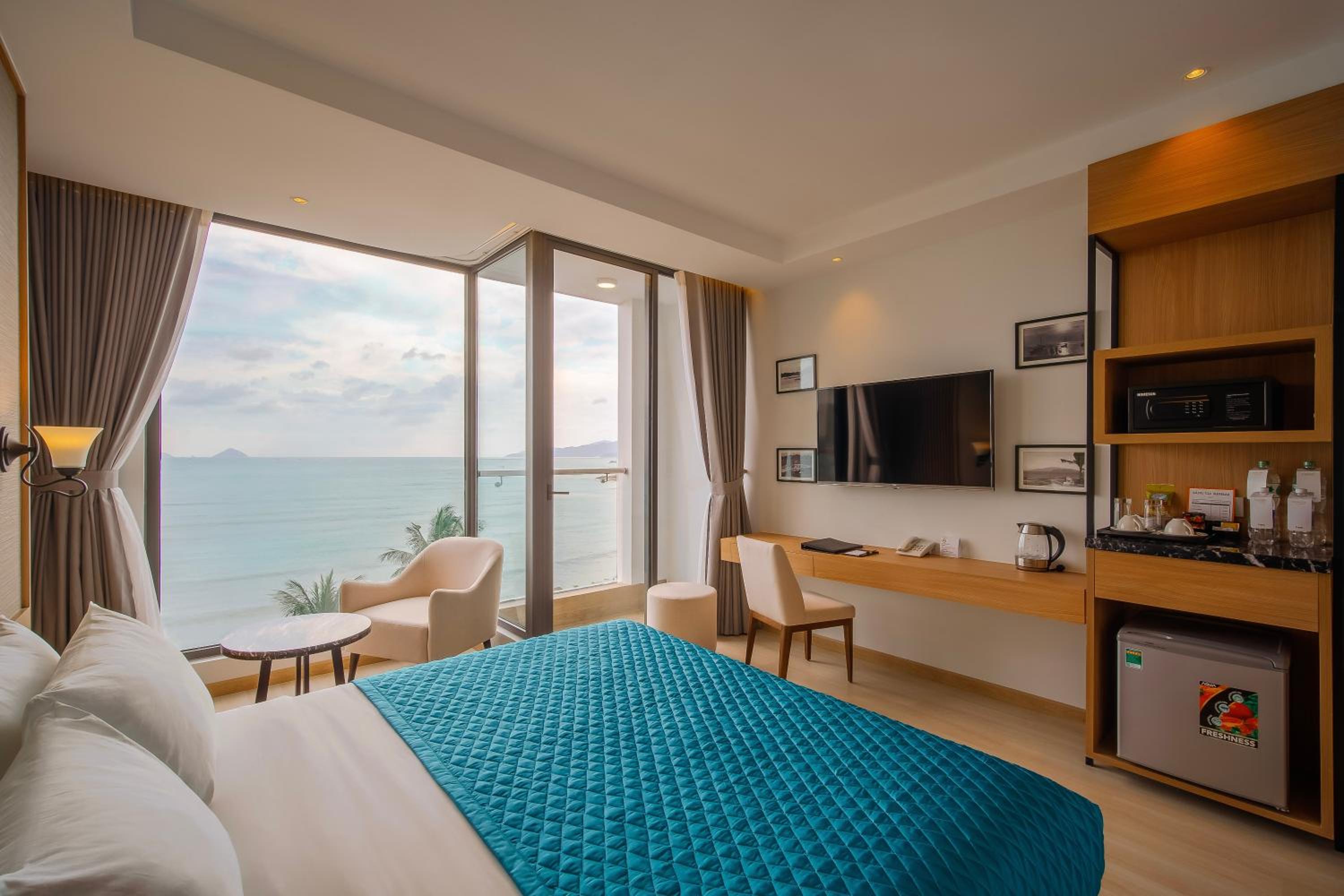 Premier Deluxe Double Room with Balcony and Ocean View - Photo 1