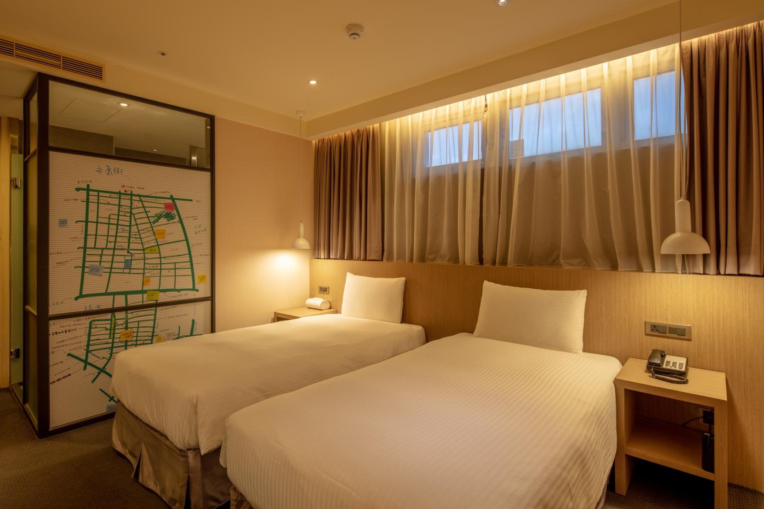 Standard Twin Room - no window photo 1