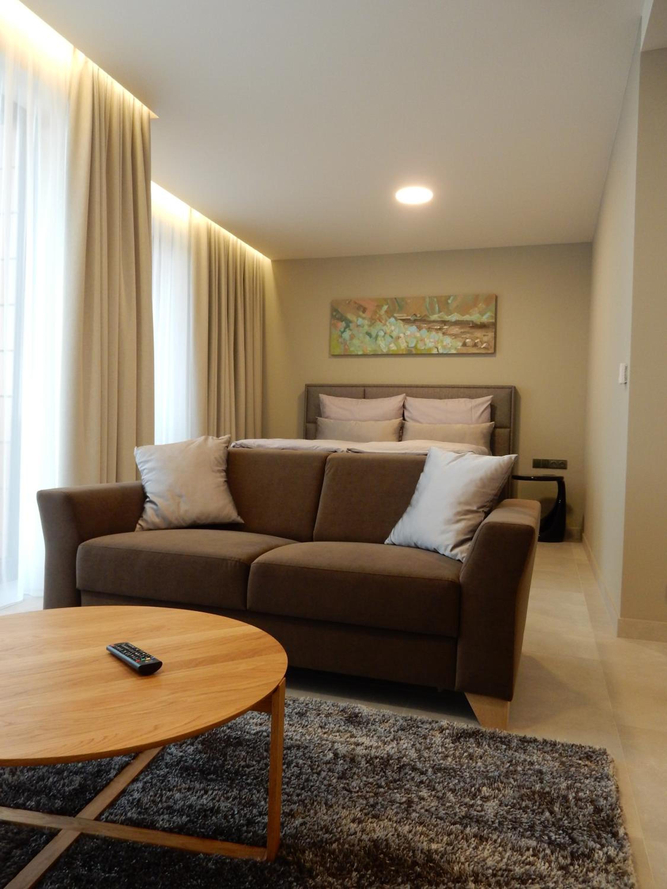One-Bedroom Apartment - Photo 12