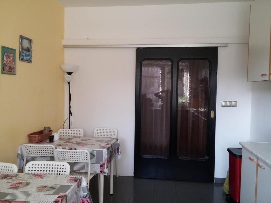 Large Twin Room - Photo 3