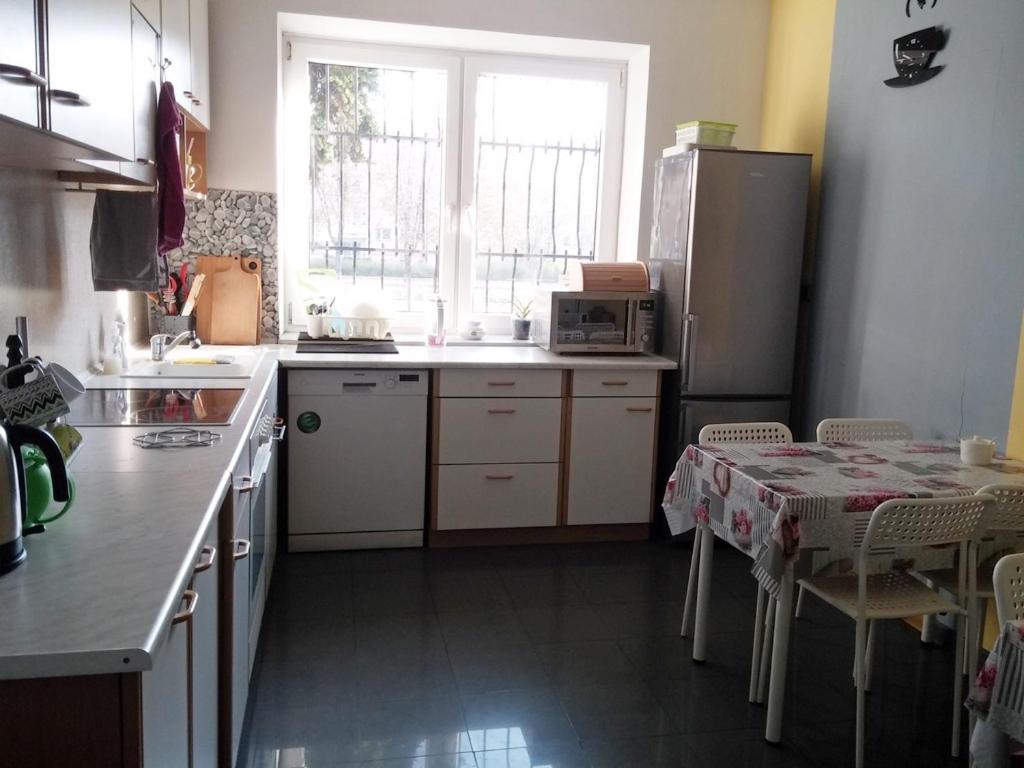 Large Twin Room - Photo 4