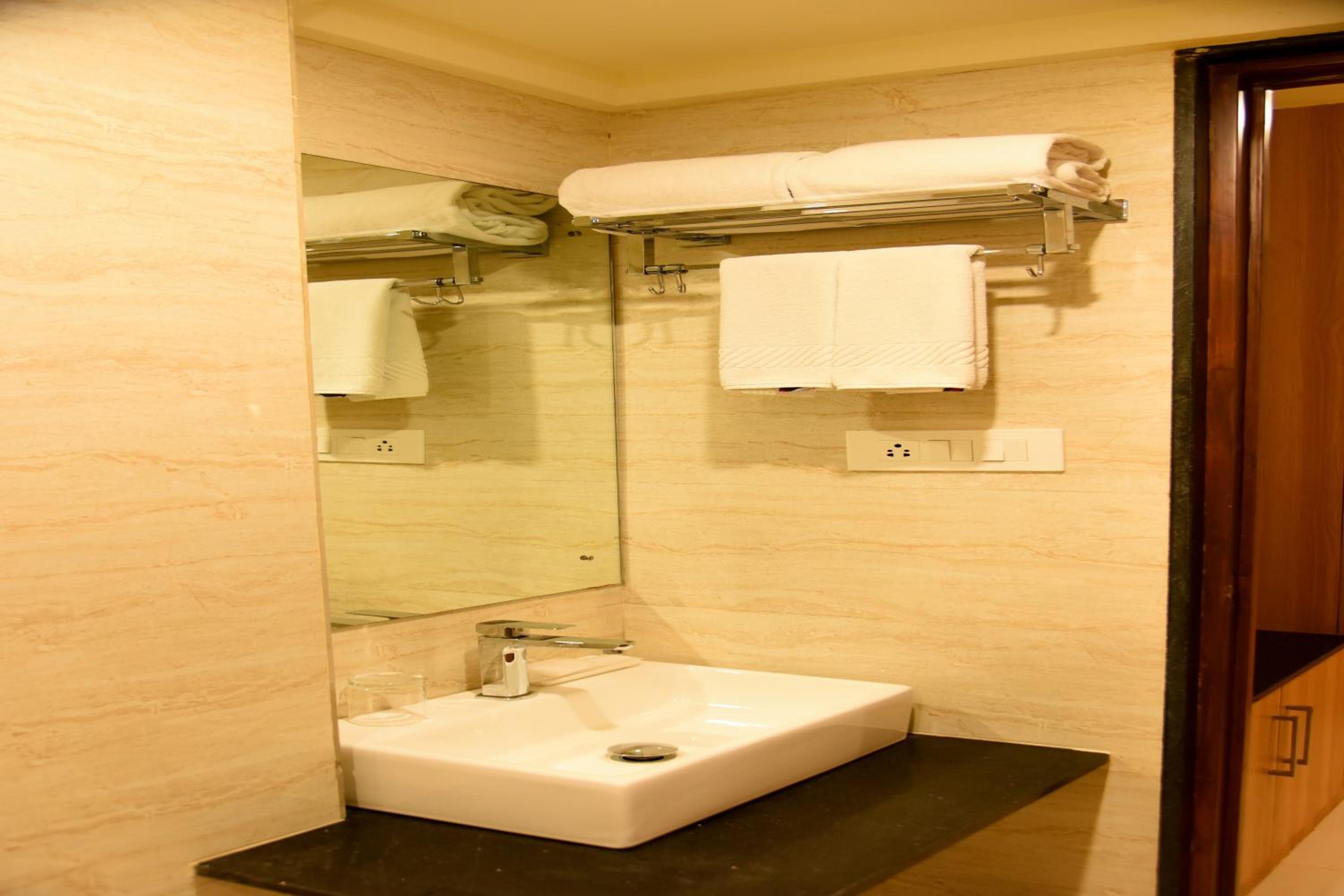 Deluxe Room - Photo 2