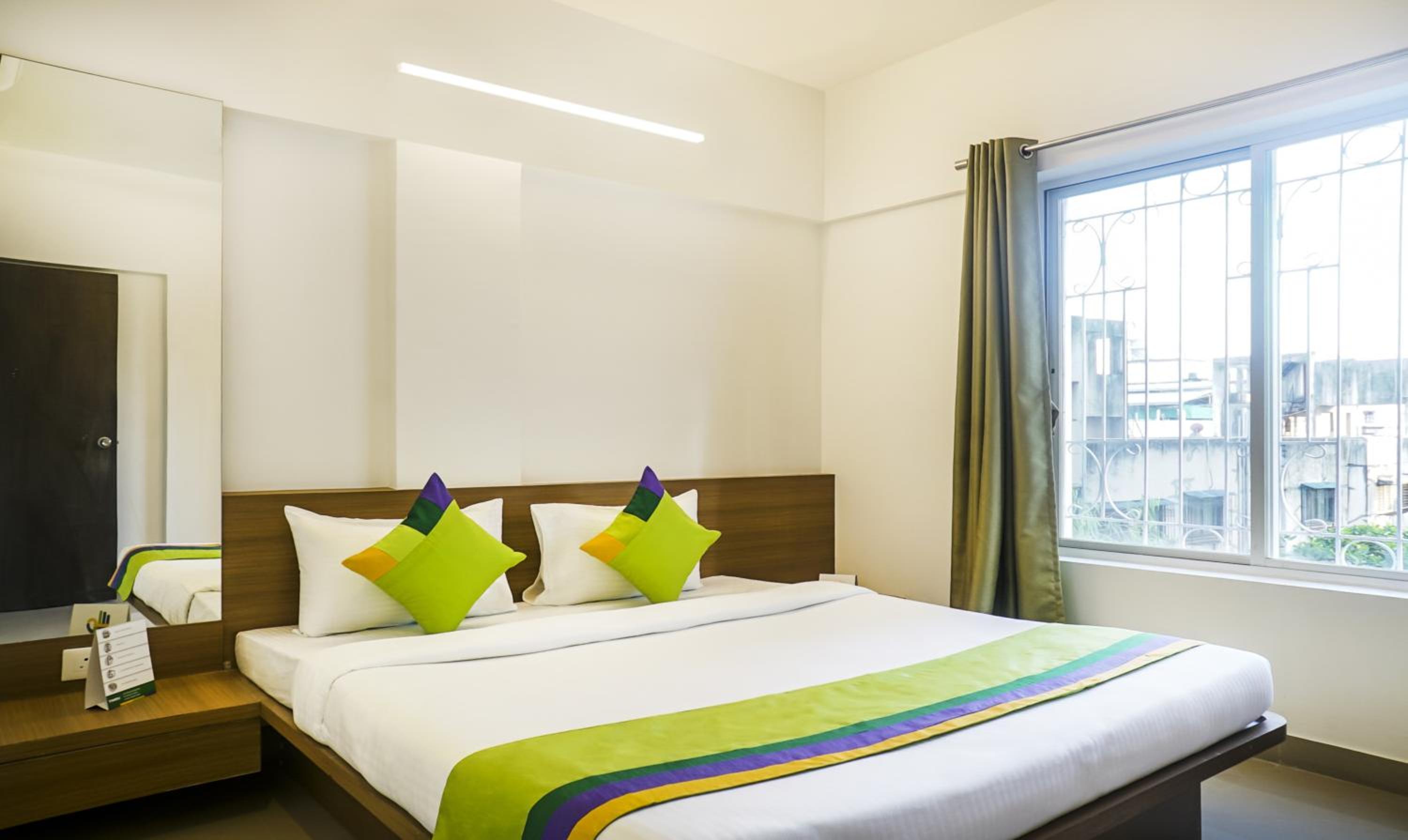 Deluxe Family Room with Living Area