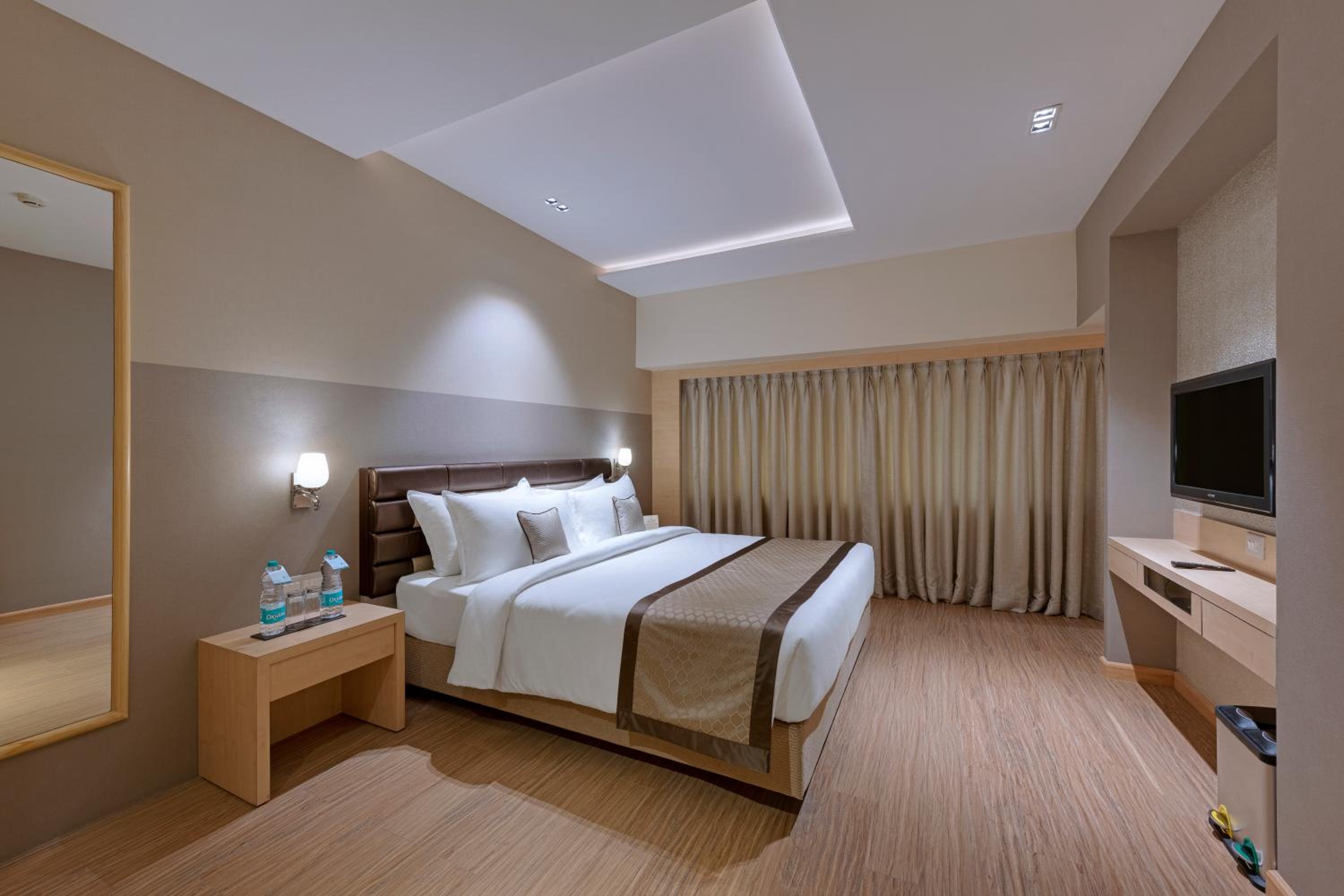 Fern Club Room - Photo 2