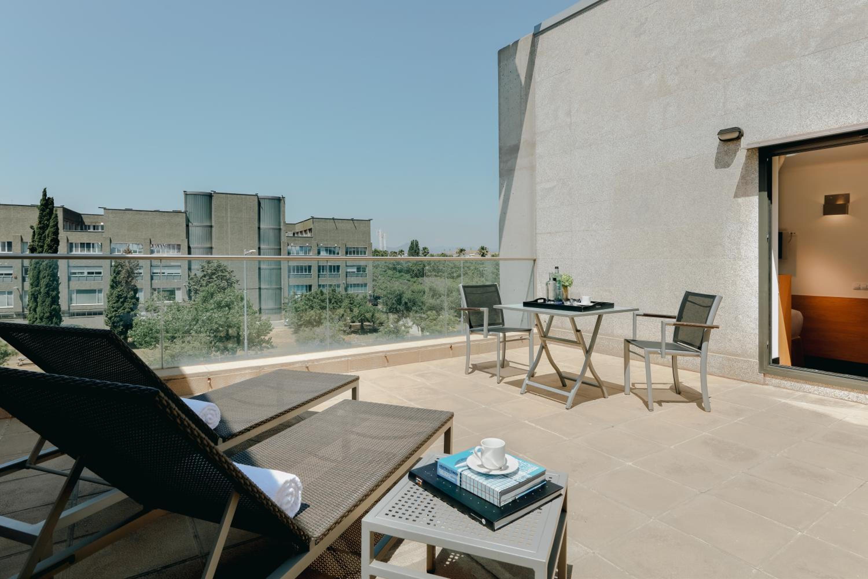 One-Bedroom Apartment with Terrace - Photo 6