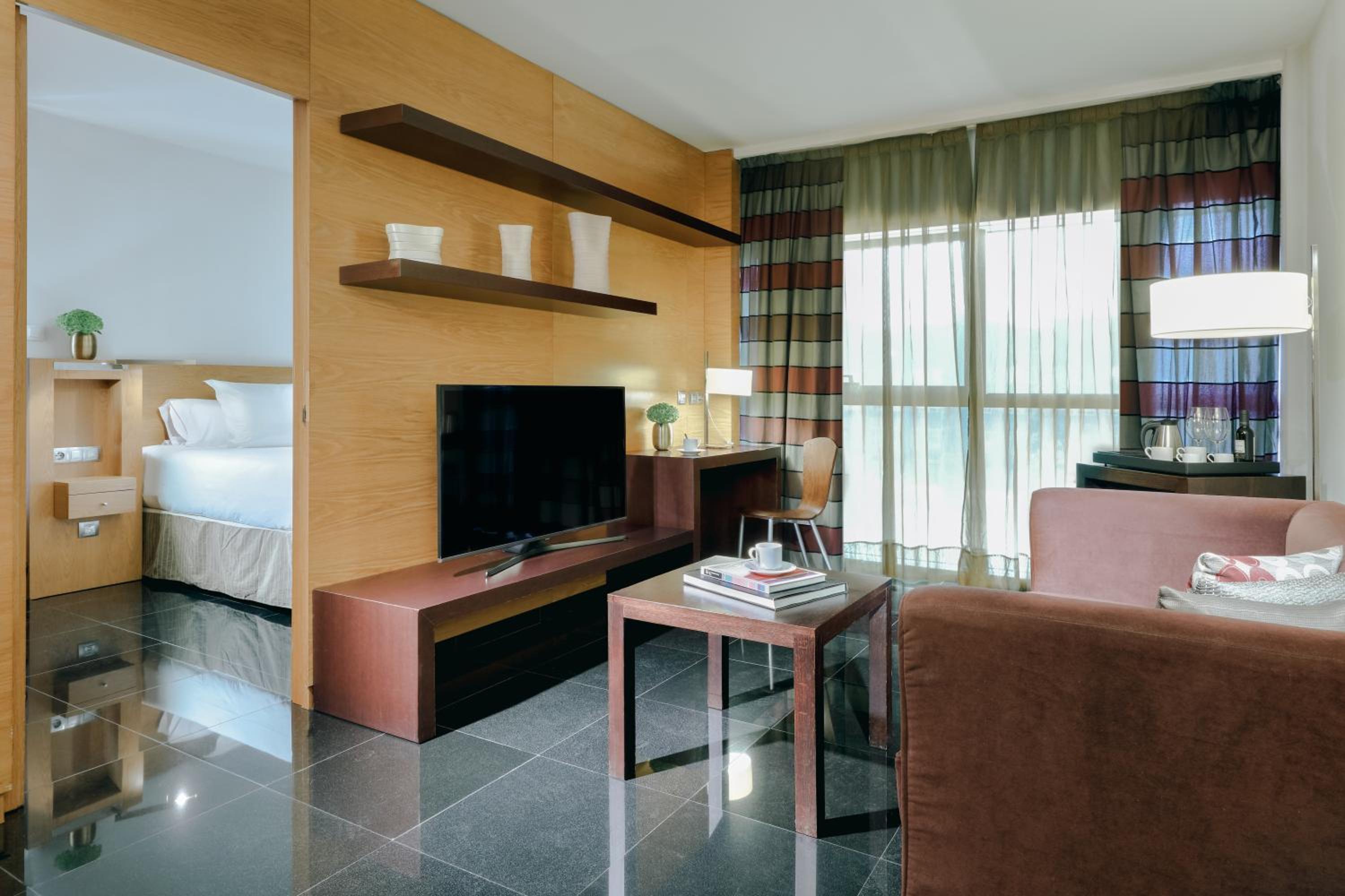 One-Bedroom Apartment with Terrace - Photo 3
