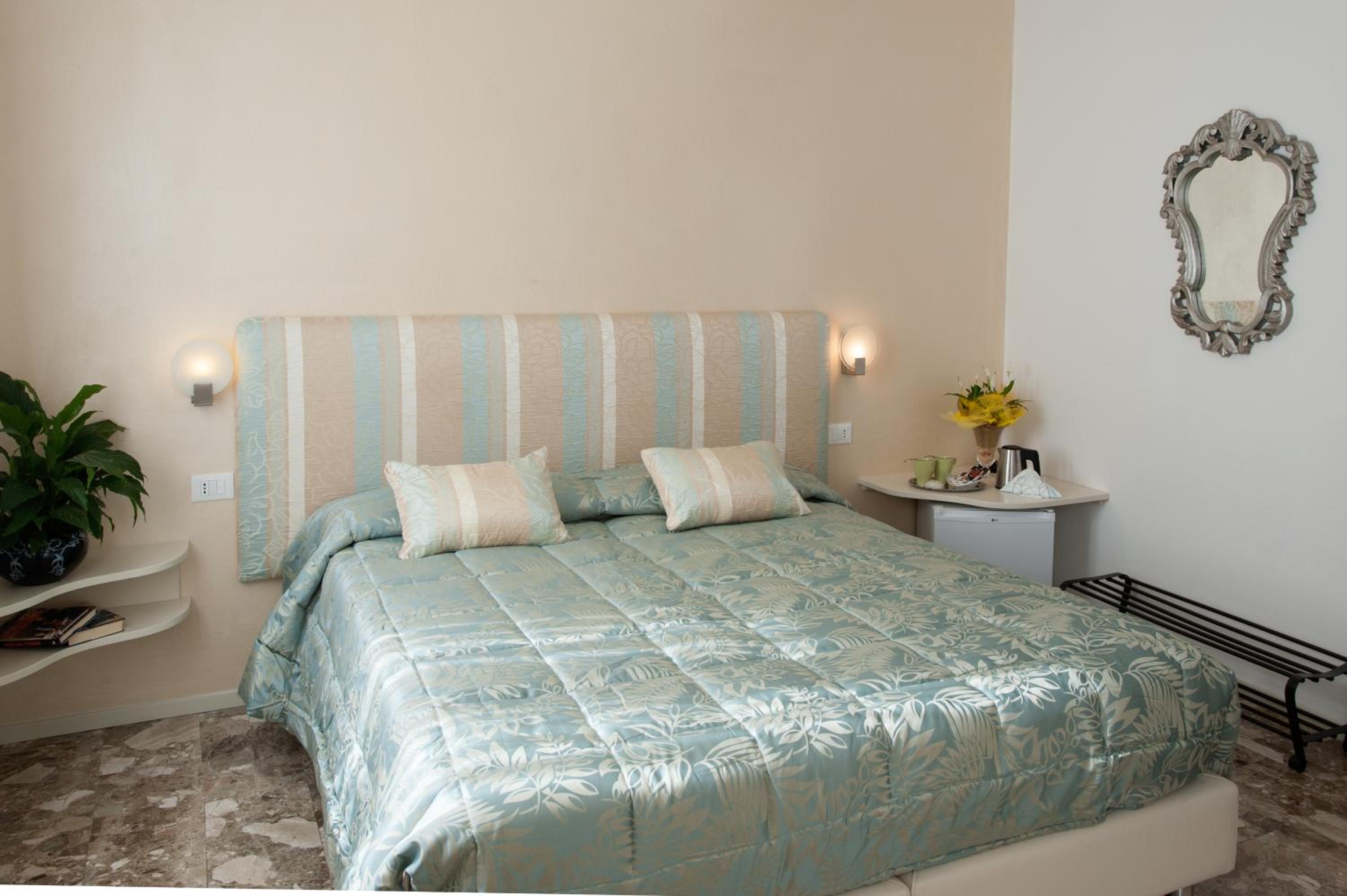 Double Room - Photo 3