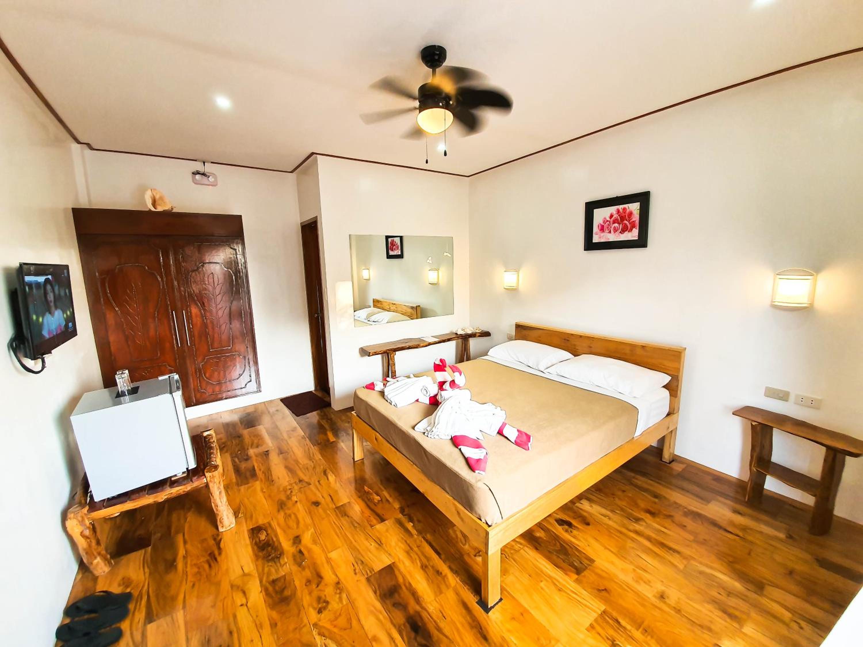 Superior Deluxe Room with View Deck - Photo 7