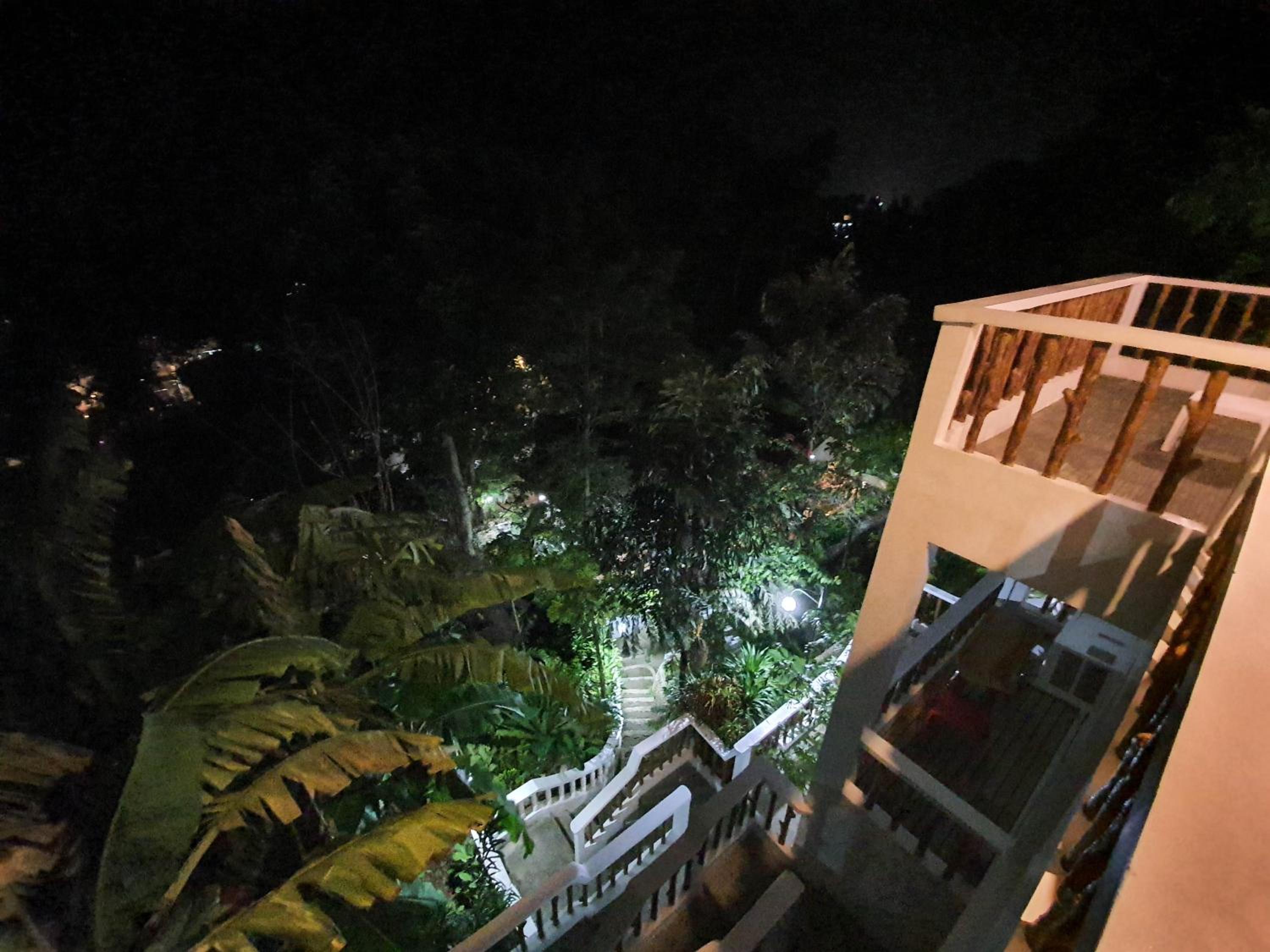 Superior Deluxe Room with View Deck - Photo 13