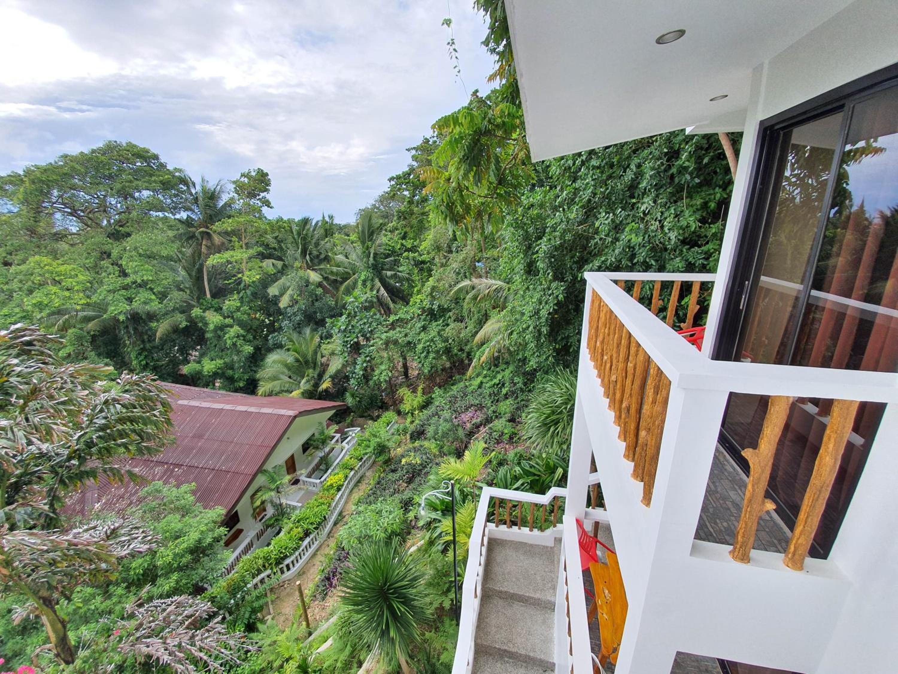 Superior Deluxe Room with View Deck - Photo 6
