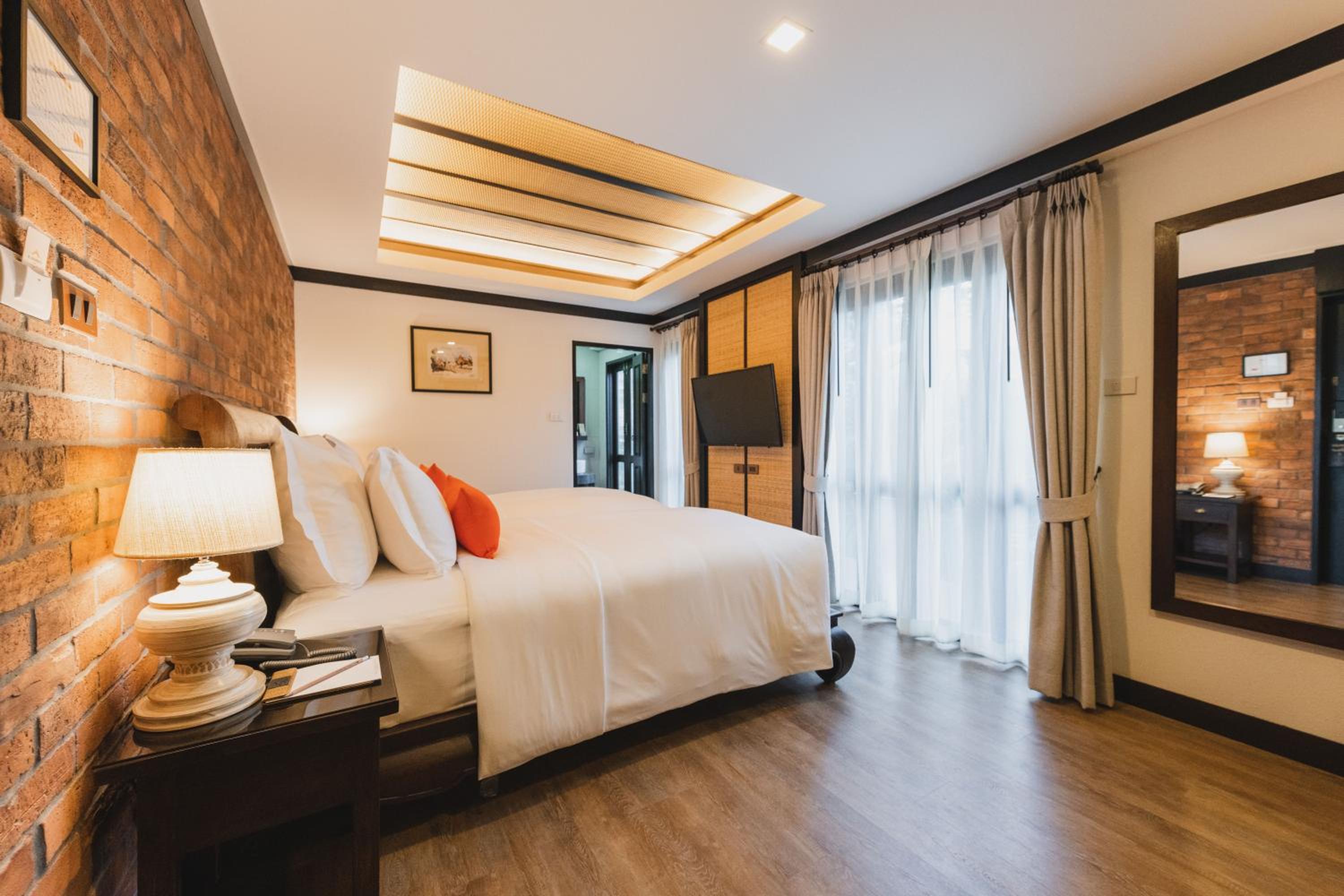Lanna Family room with Garden