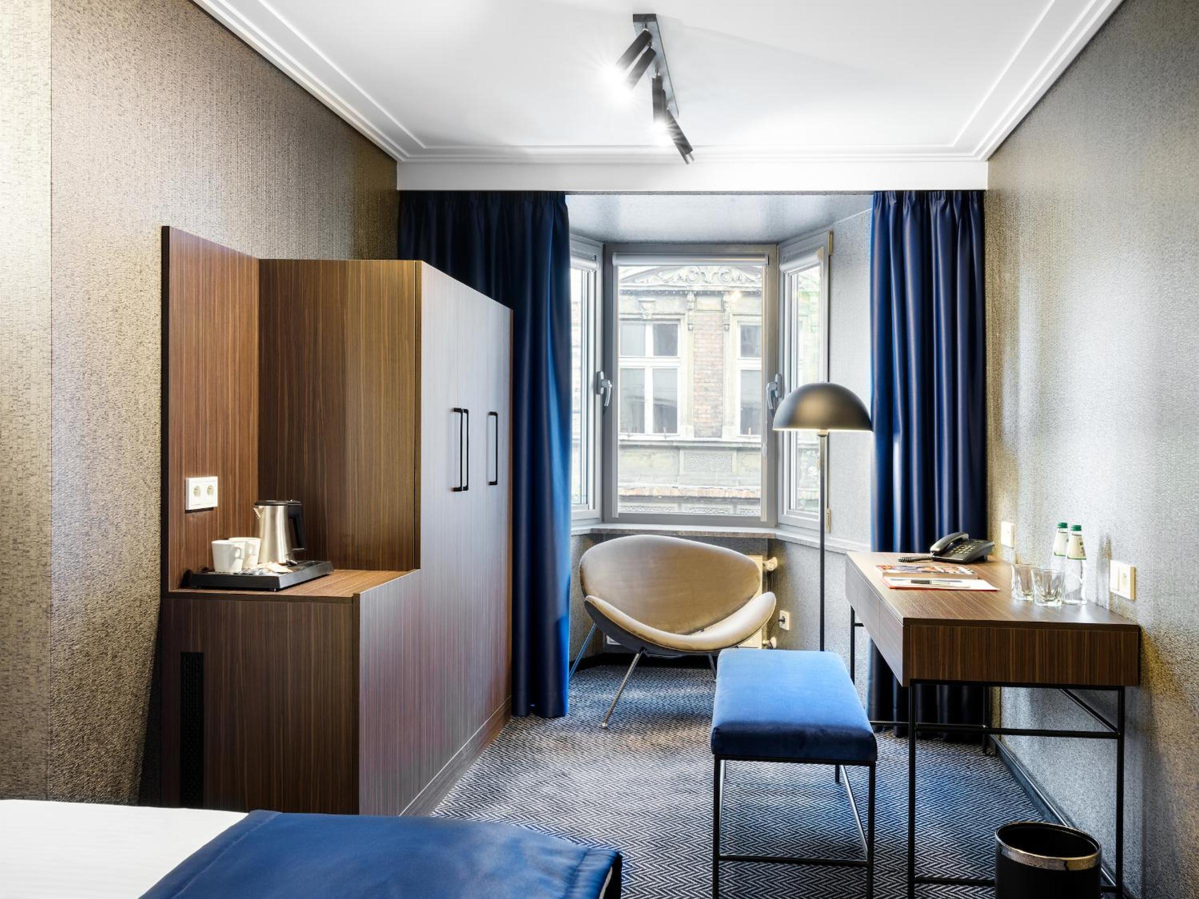 Standard Twin Room - Photo 6