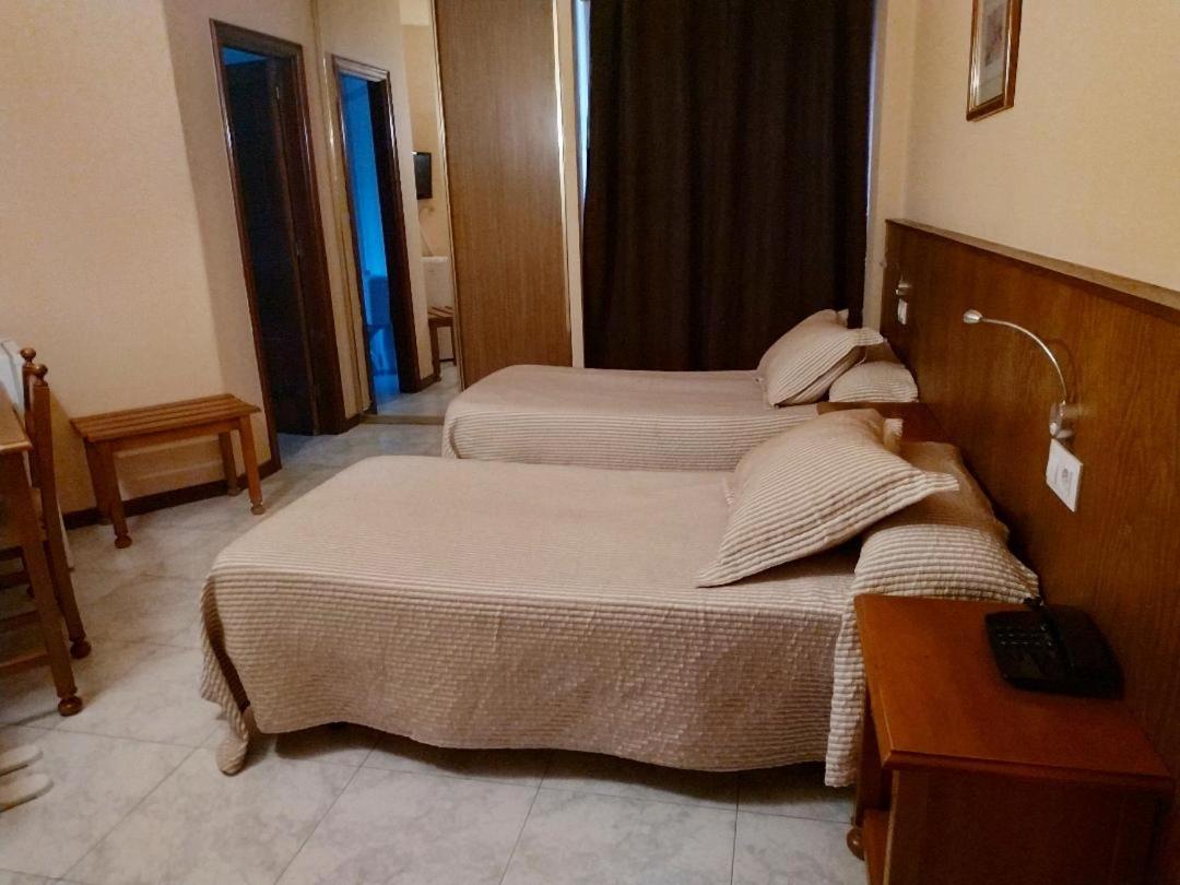 Double or Twin Room - Photo 4