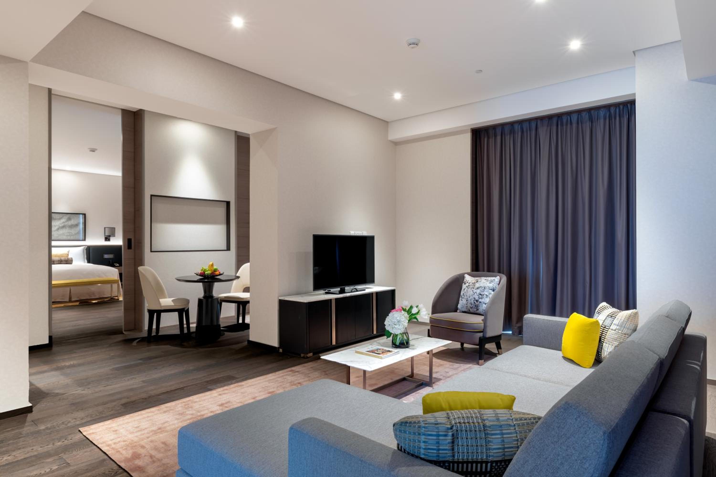 One-Bedroom Luxury Suite photo 2