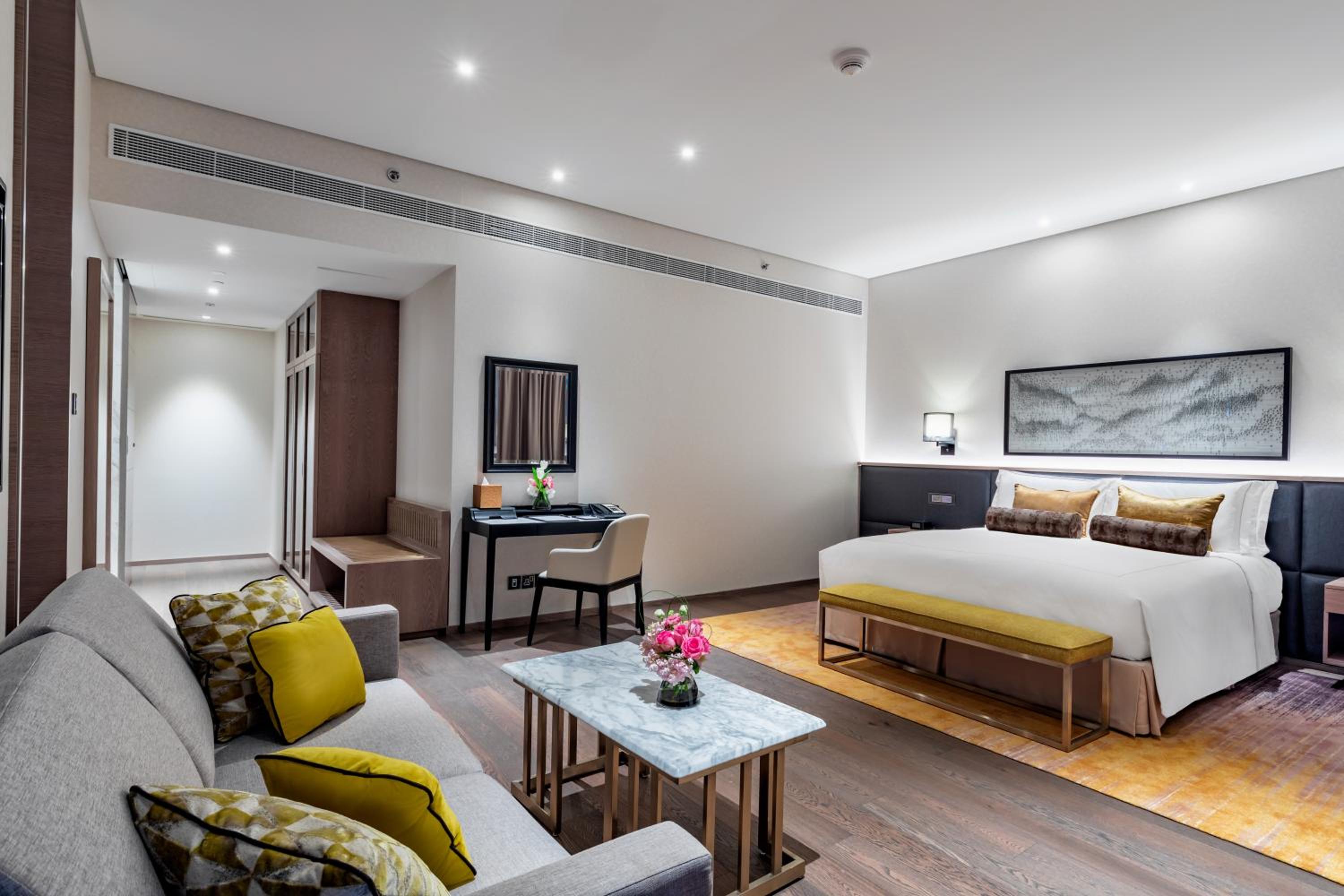 One-Bedroom Luxury Suite photo 3