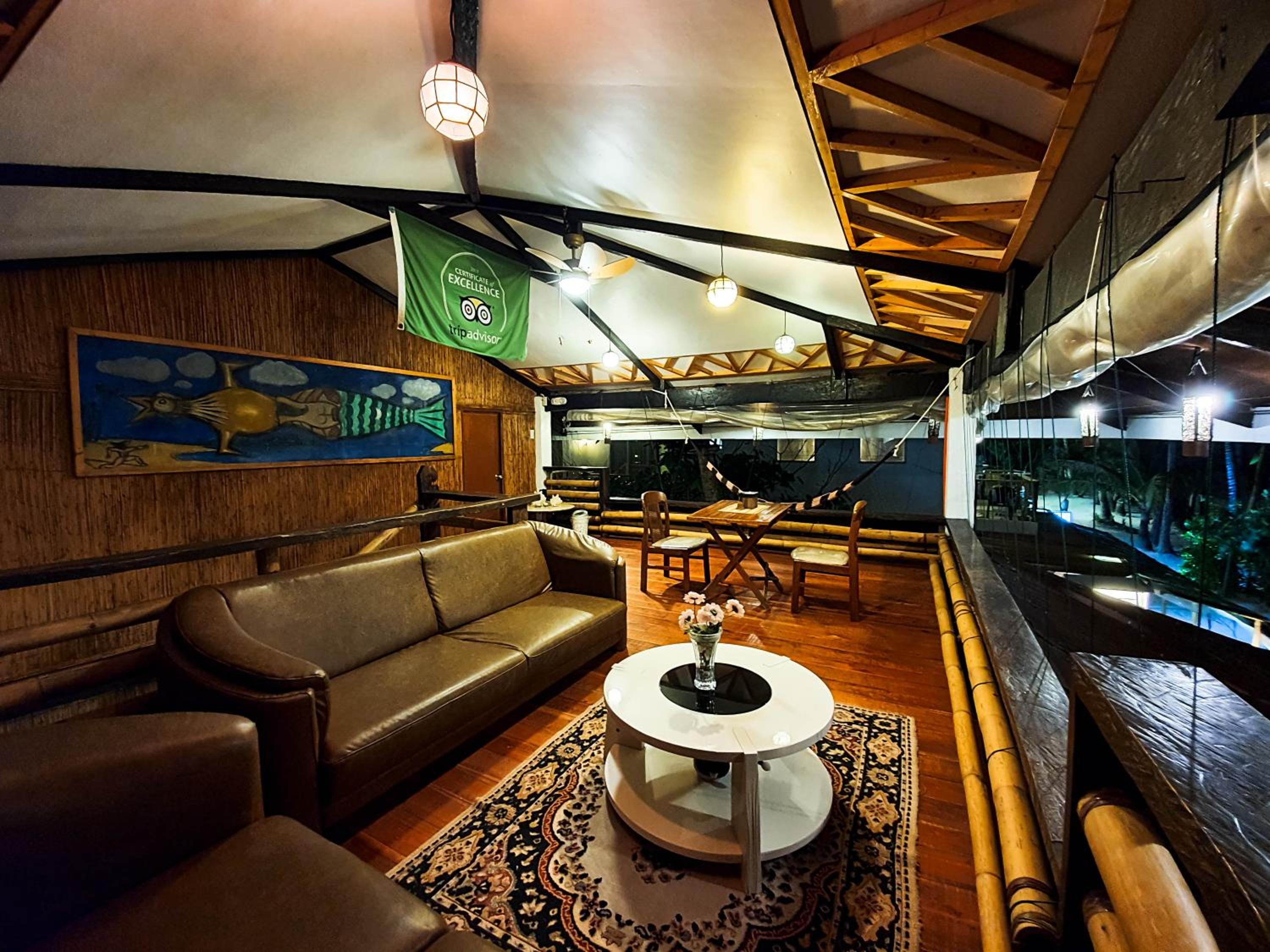 Superior Room with Balcony and Sea View - Photo 11