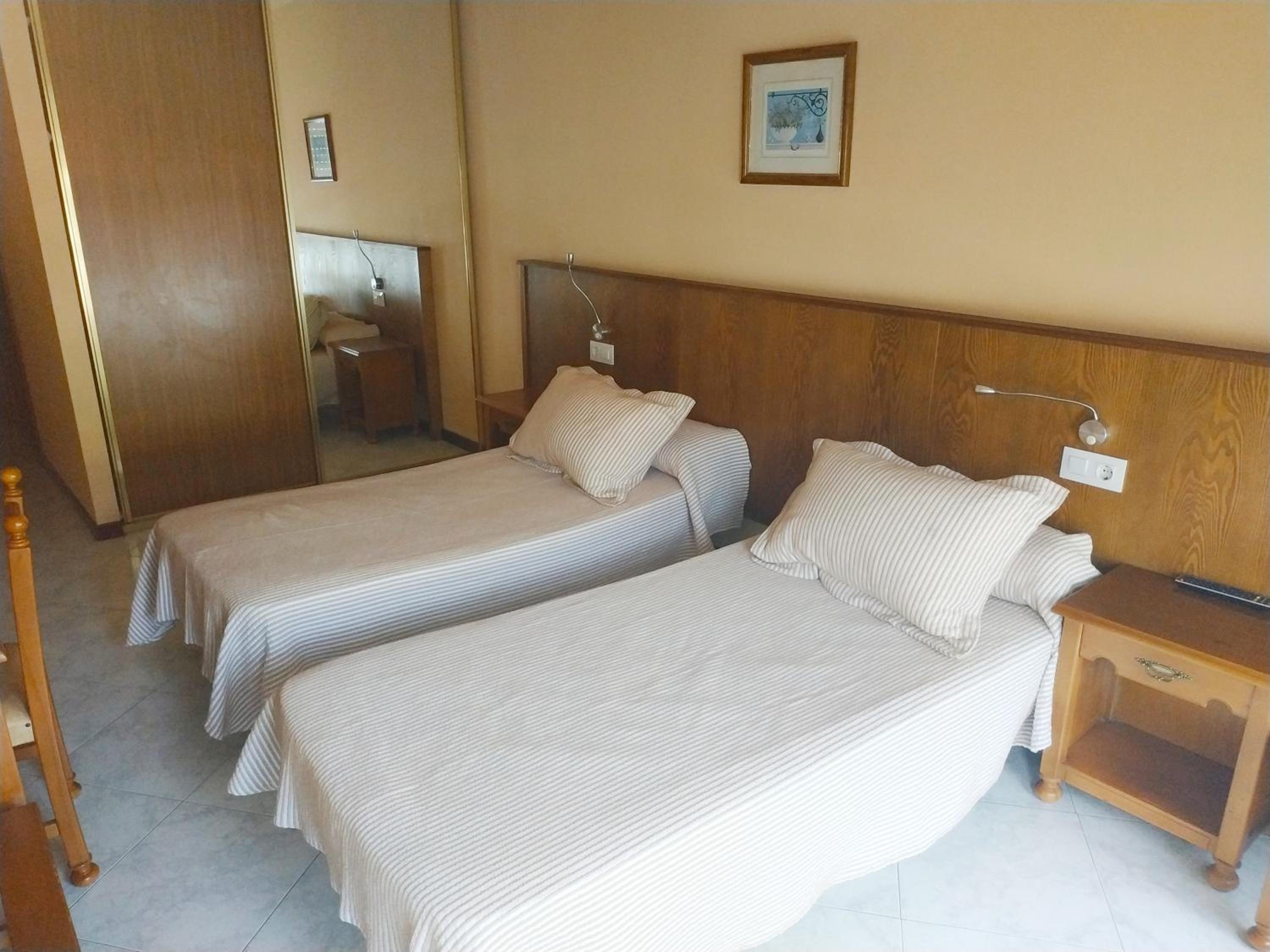 Double or Twin Room - Photo 5