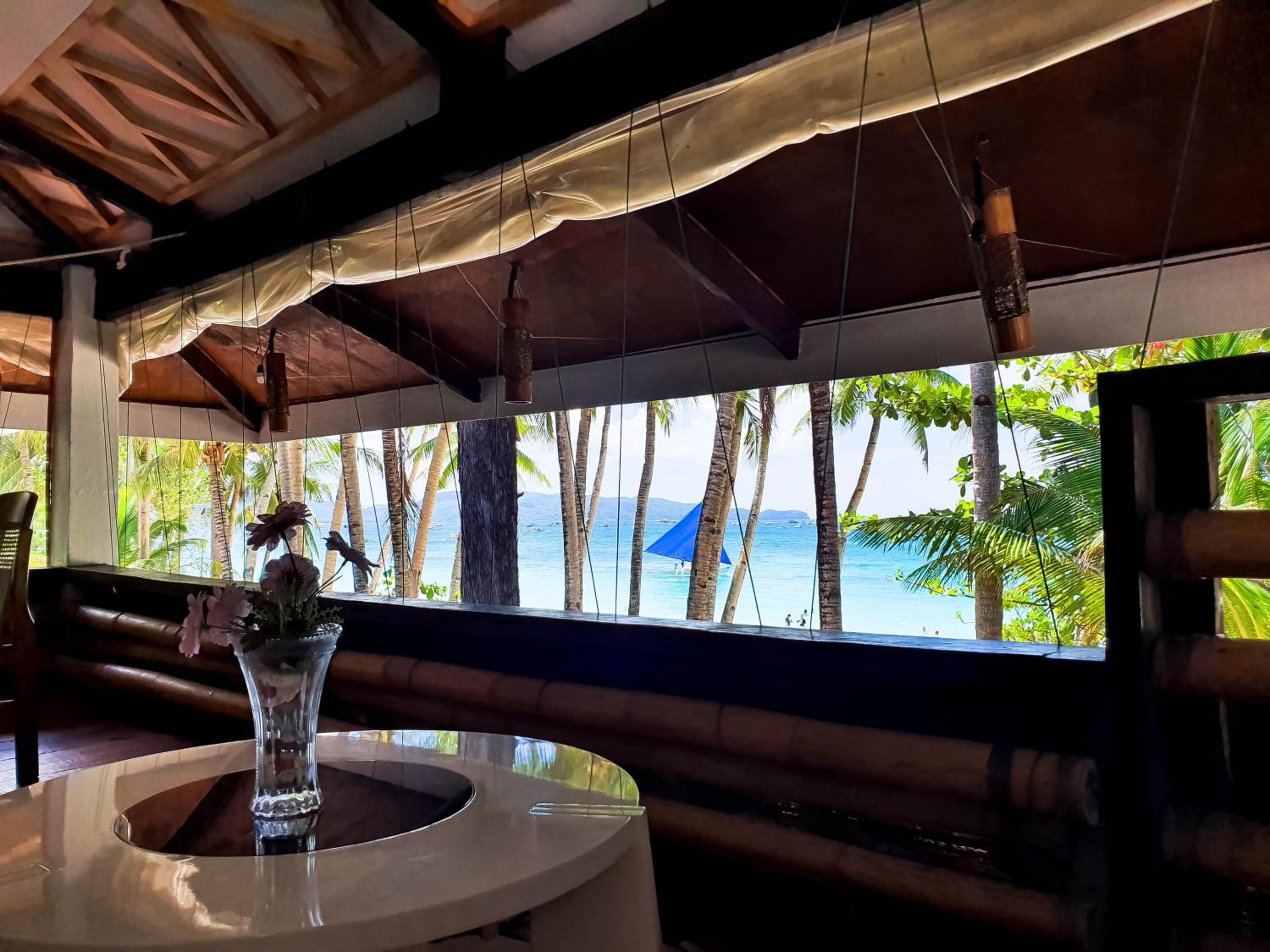 Superior Room with Balcony and Sea View - Photo 9