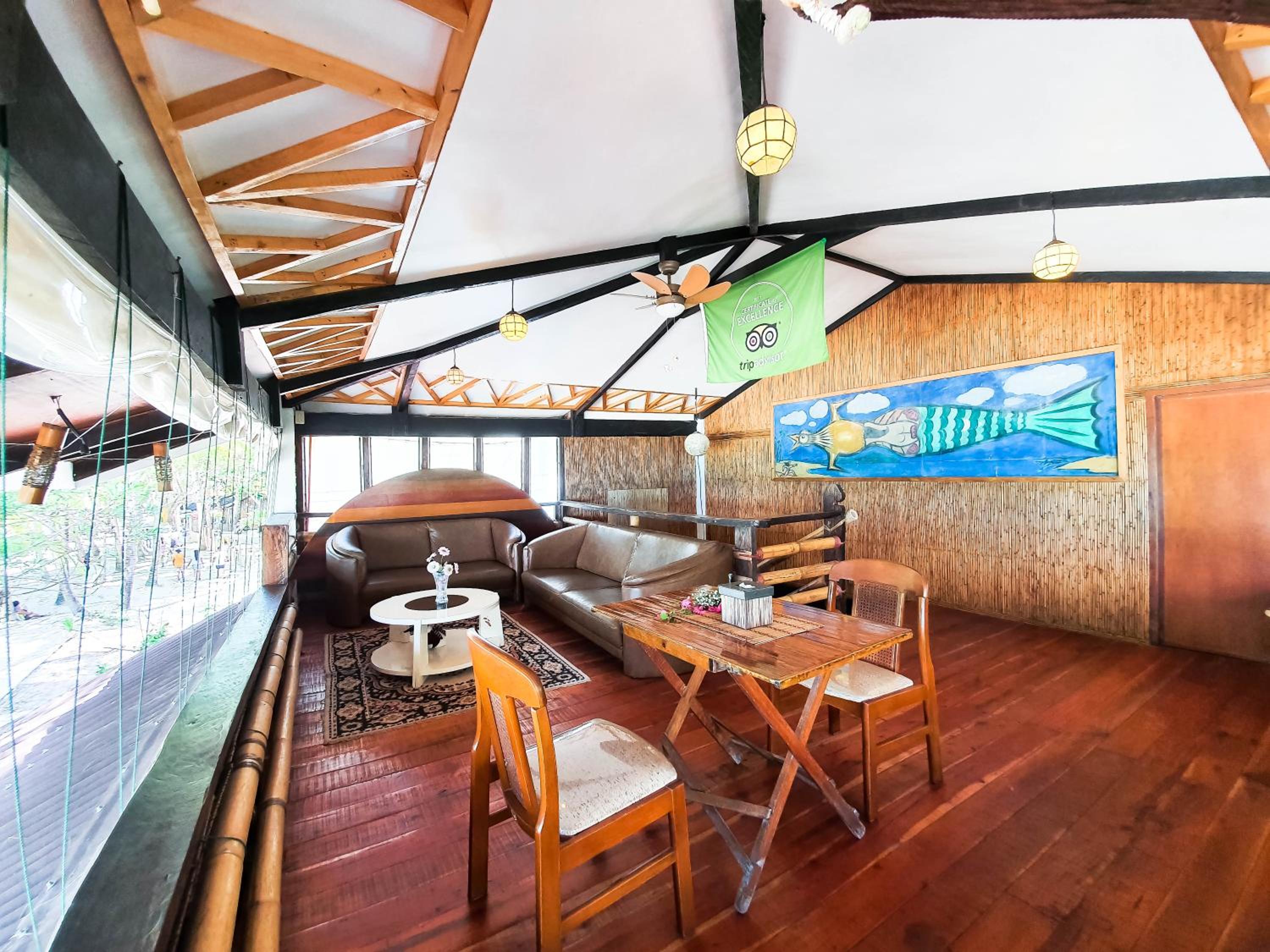 Superior Room with Balcony and Sea View - Photo 10