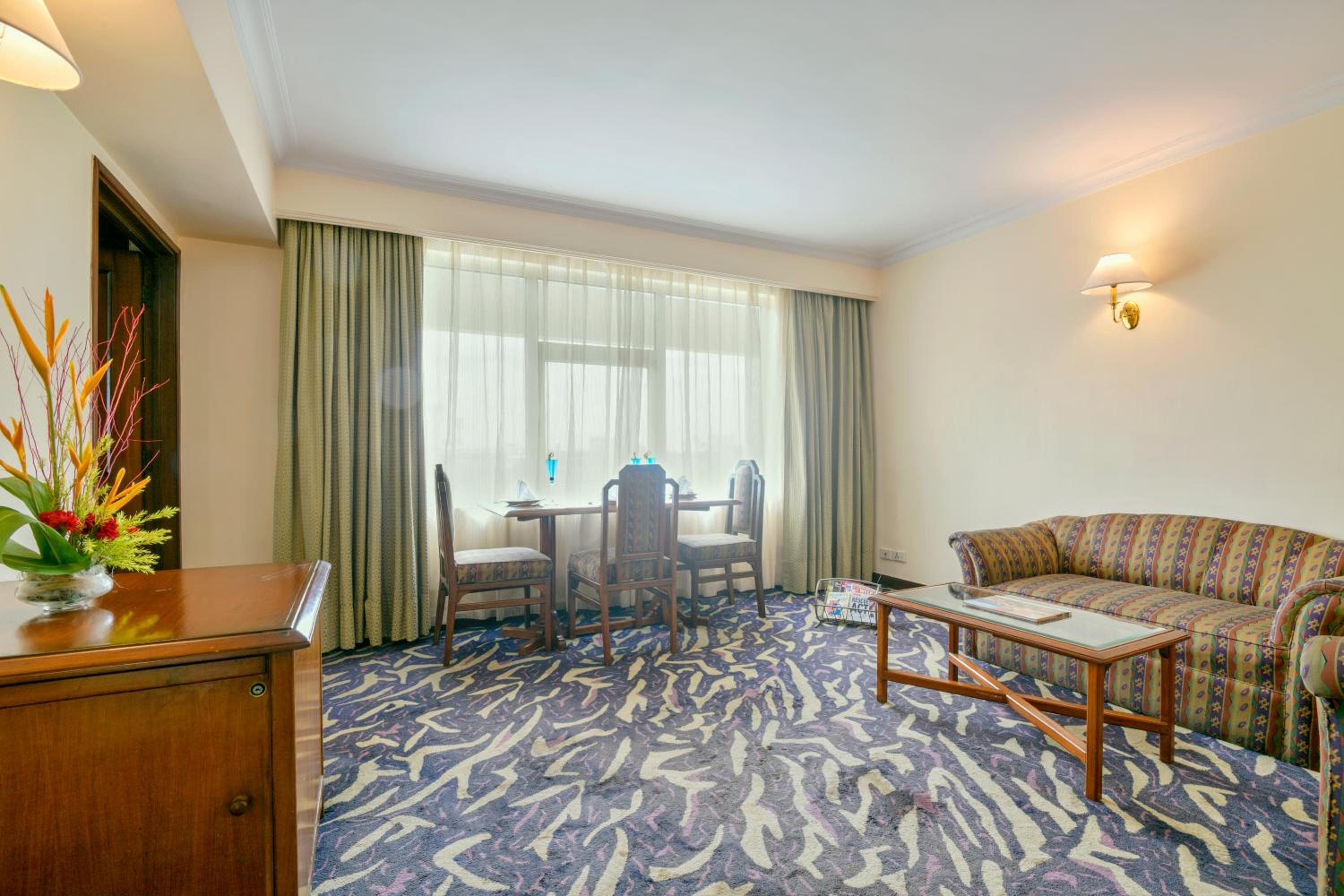 Suite - Photo 4