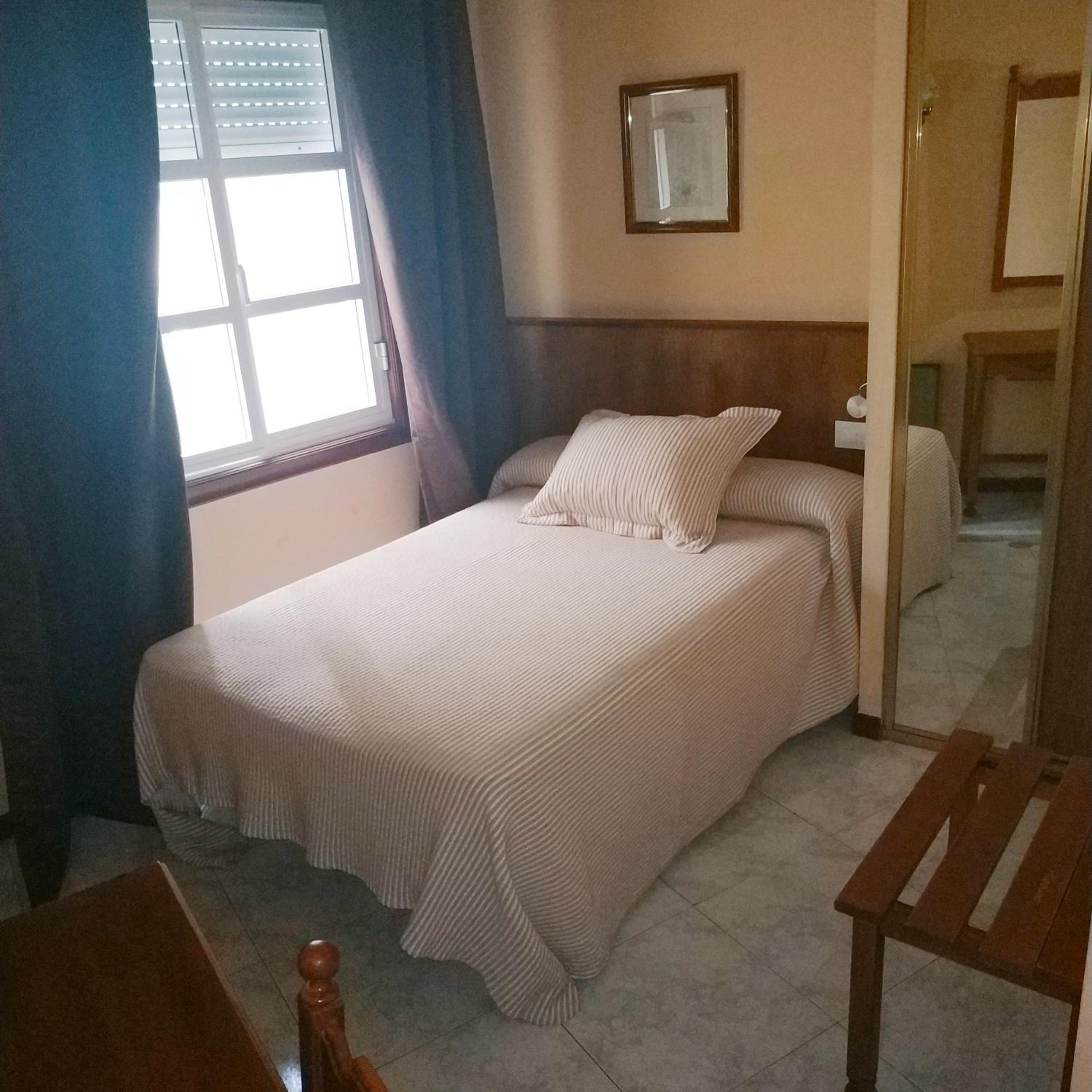 Small Double Room - Photo 2
