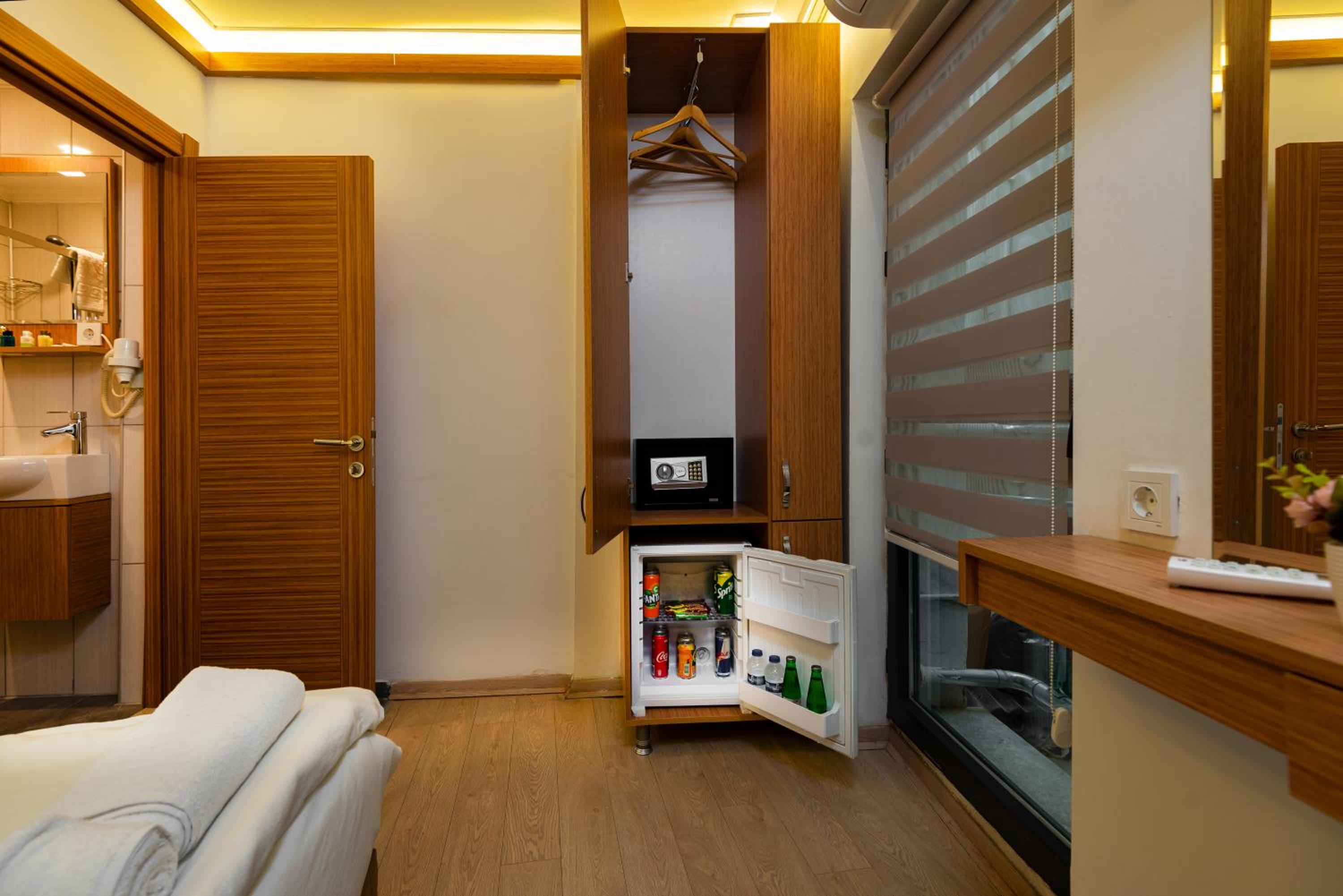 Budget Double Room photo 2