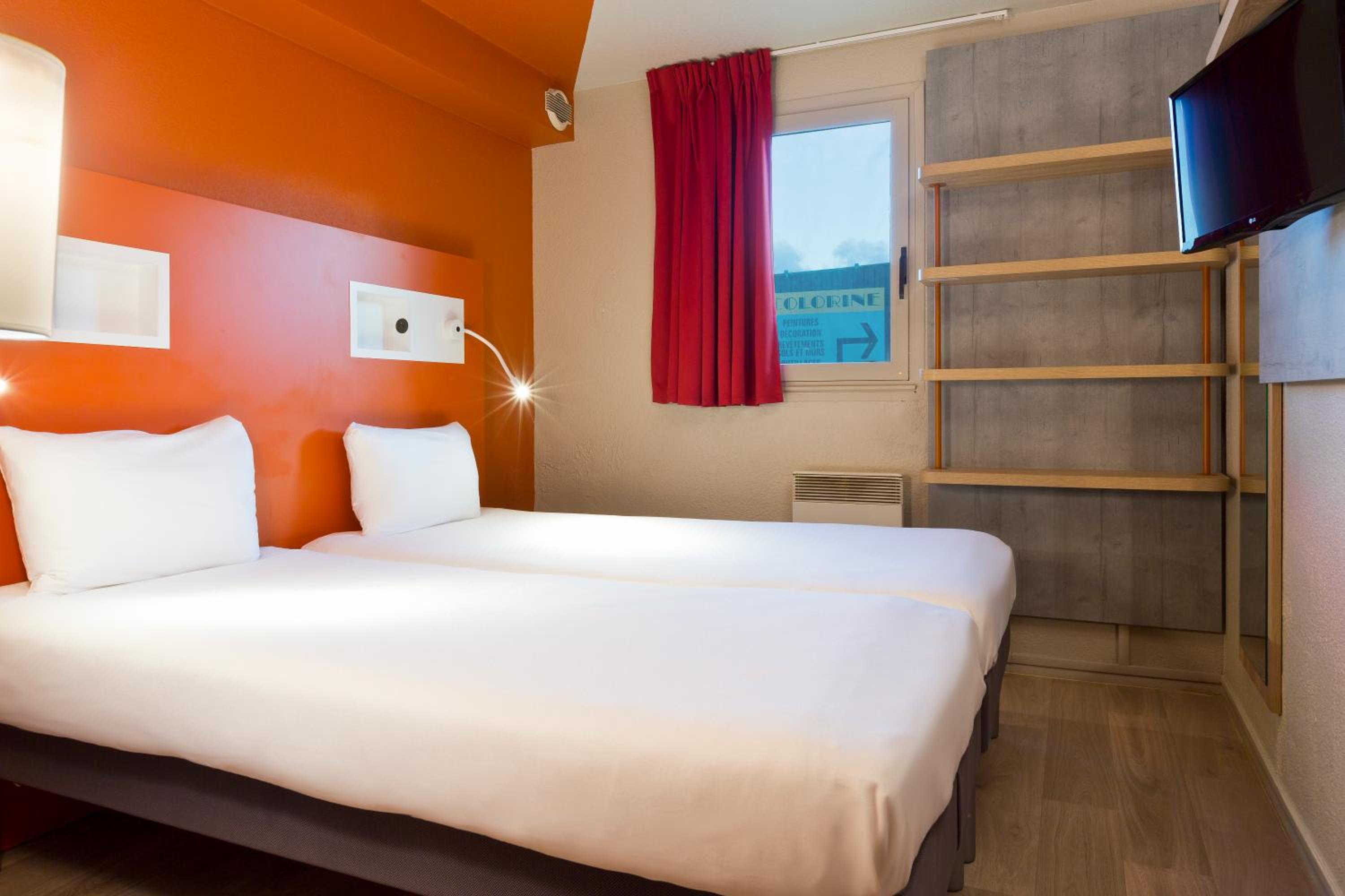 Twin Room - Photo 1
