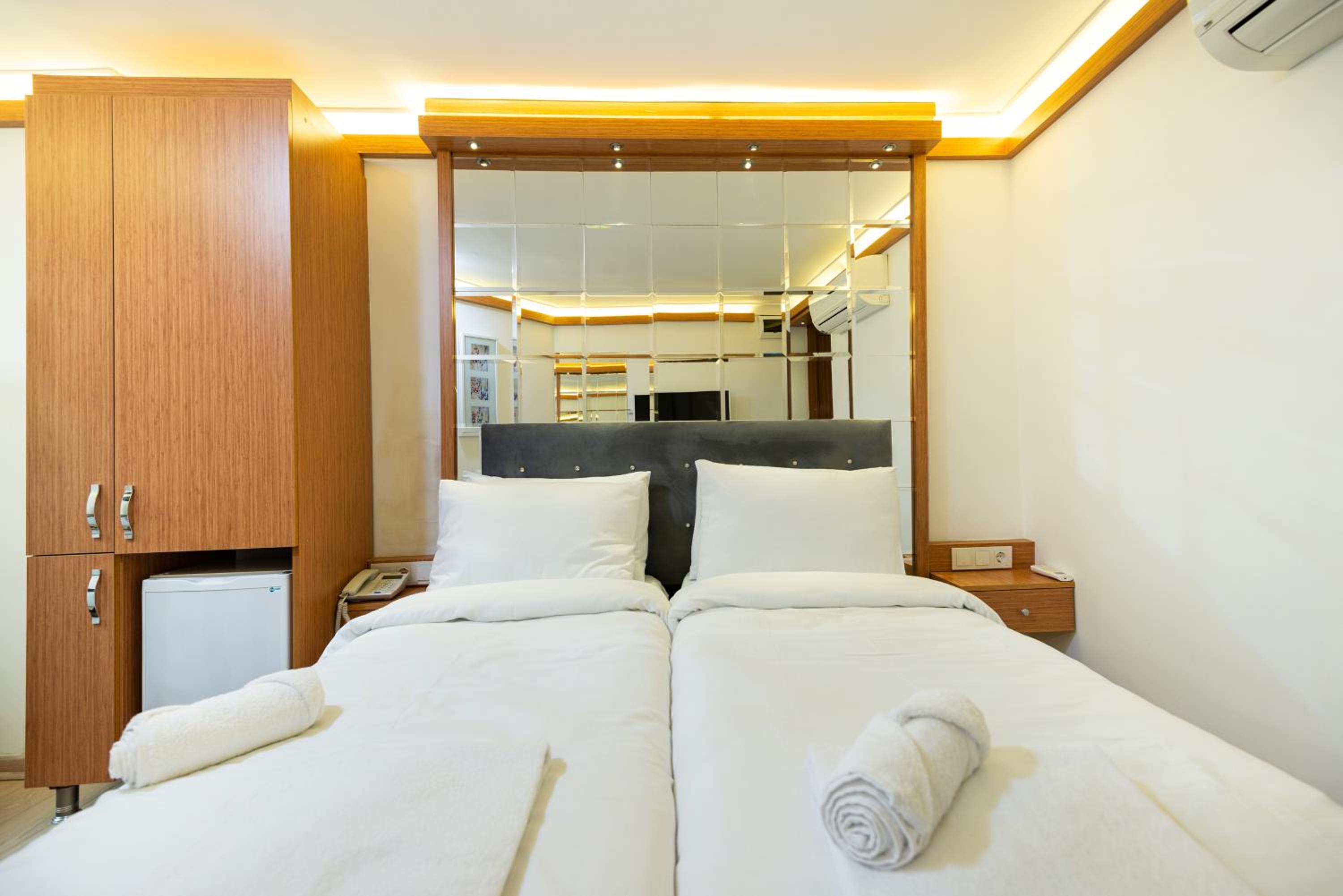 Deluxe Double Or Twin Room photo 2