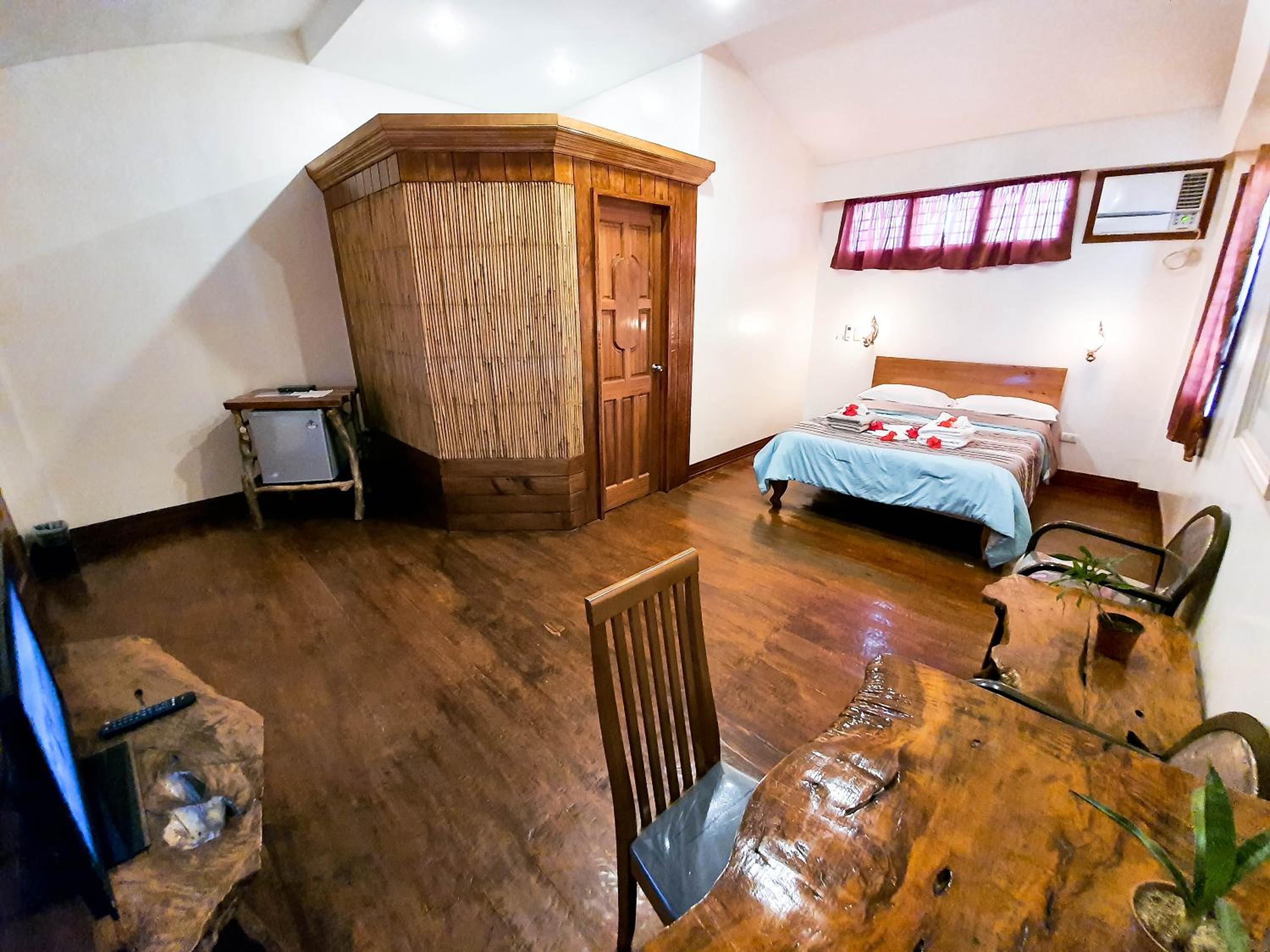 Superior Room with Partial Sea View - Photo 2