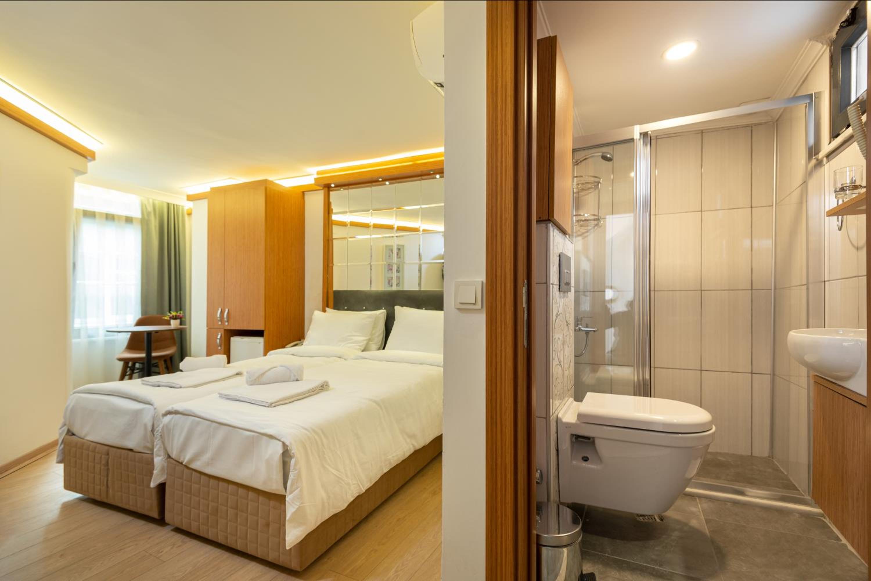 Deluxe Double Or Twin Room photo 3