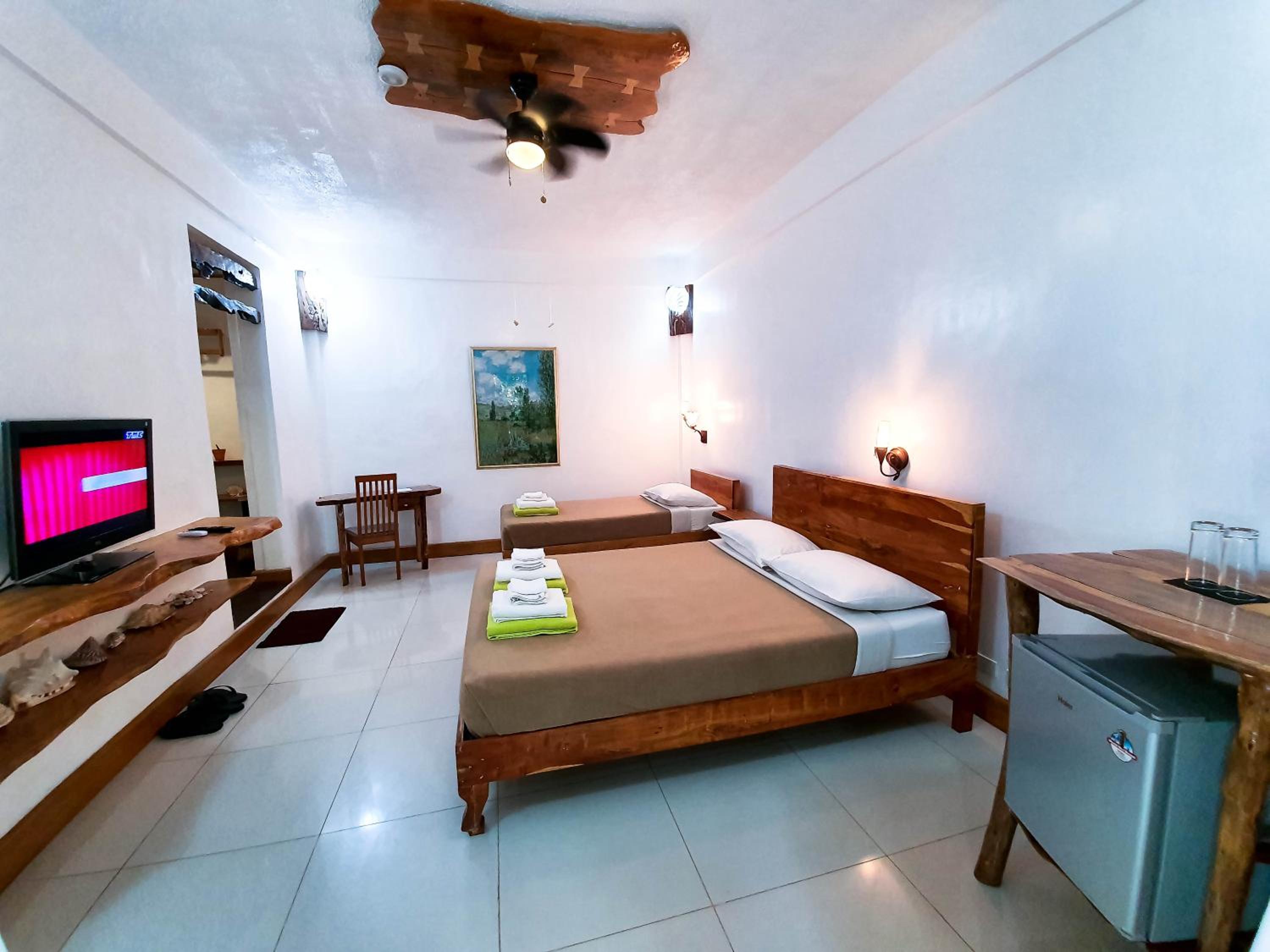 Deluxe Room with Garden View - Photo 2