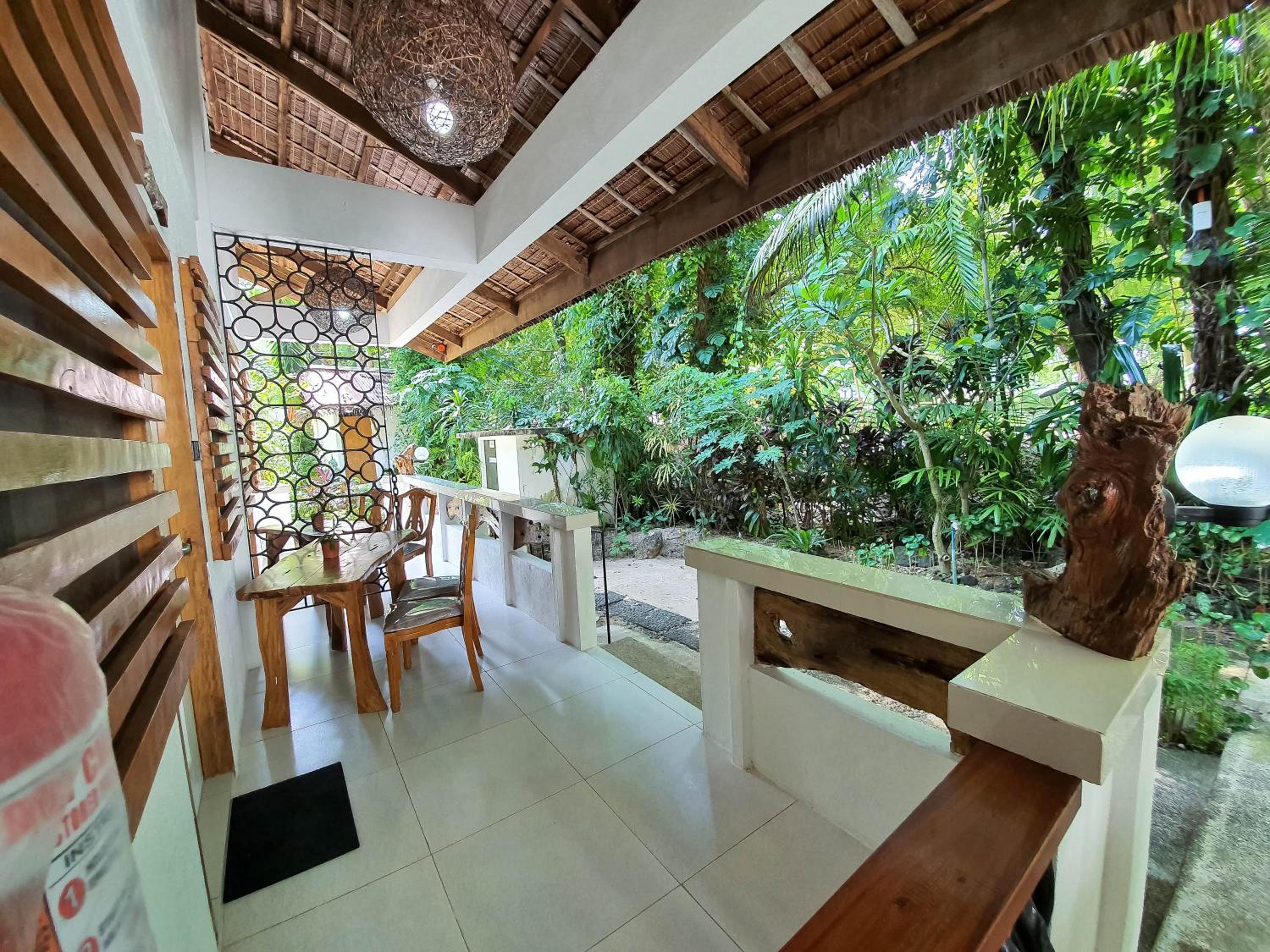 Deluxe Room with Garden View - Photo 4