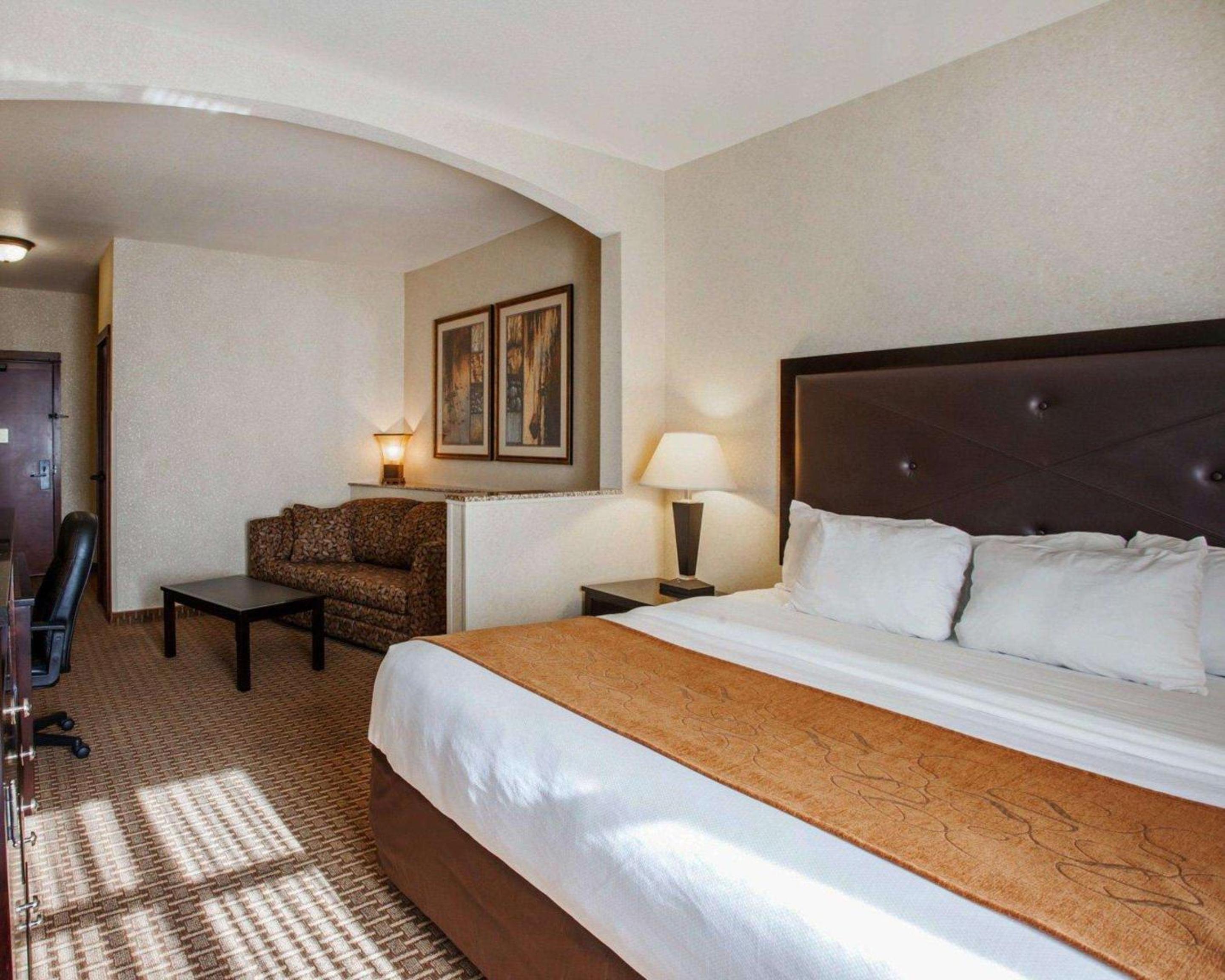 King Suite - Non-Smoking - Photo 1