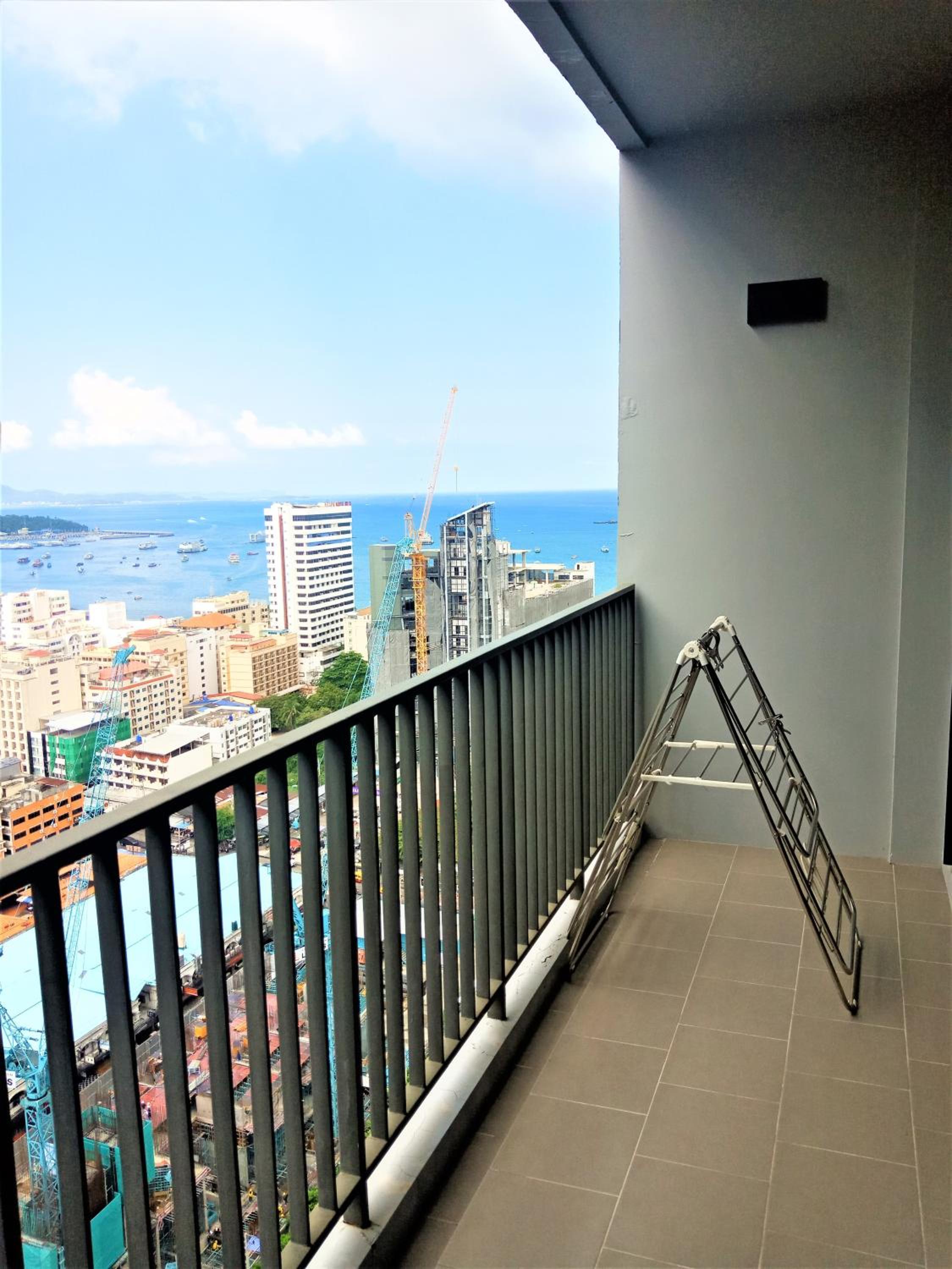 Two-Bedroom Apartment with Balcony and Sea View - Photo 21