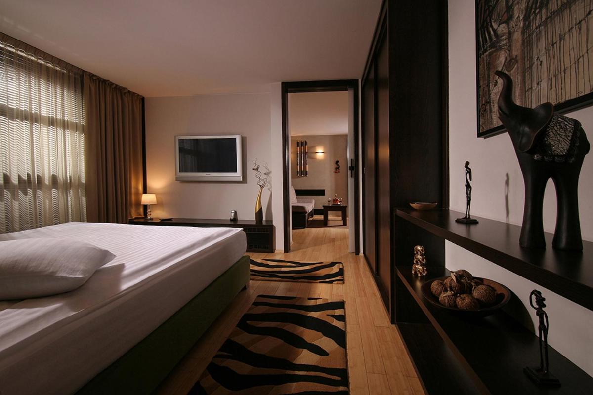 Suite with Balcony - Photo 4