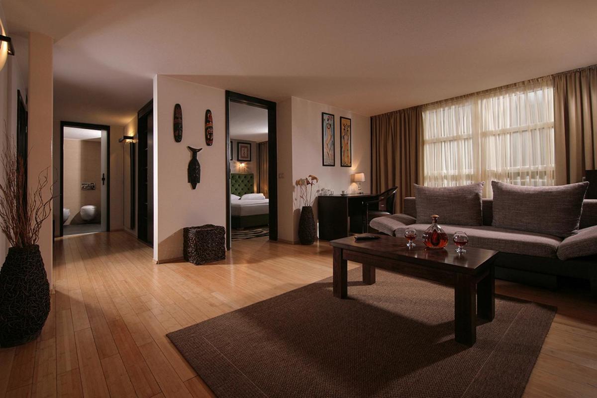 Suite with Balcony - Photo 3