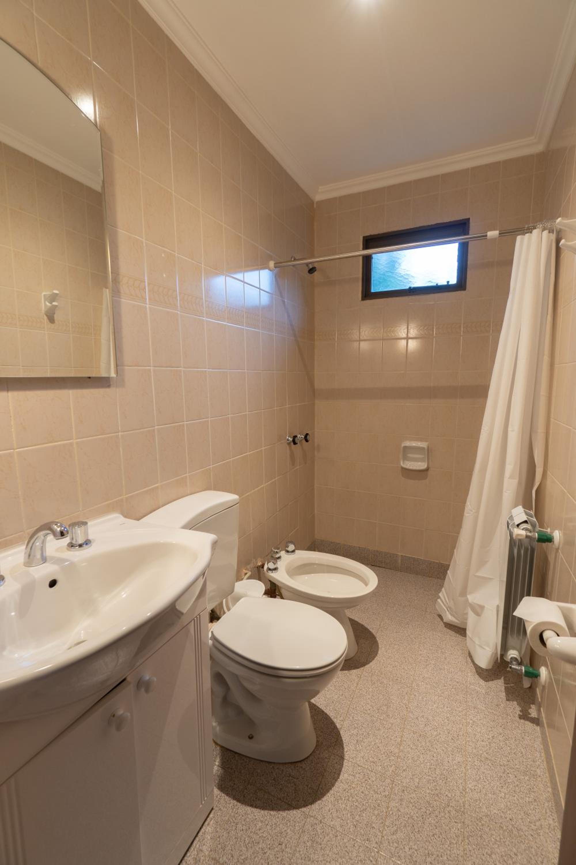 Family Room with Private Bathroom photo 3