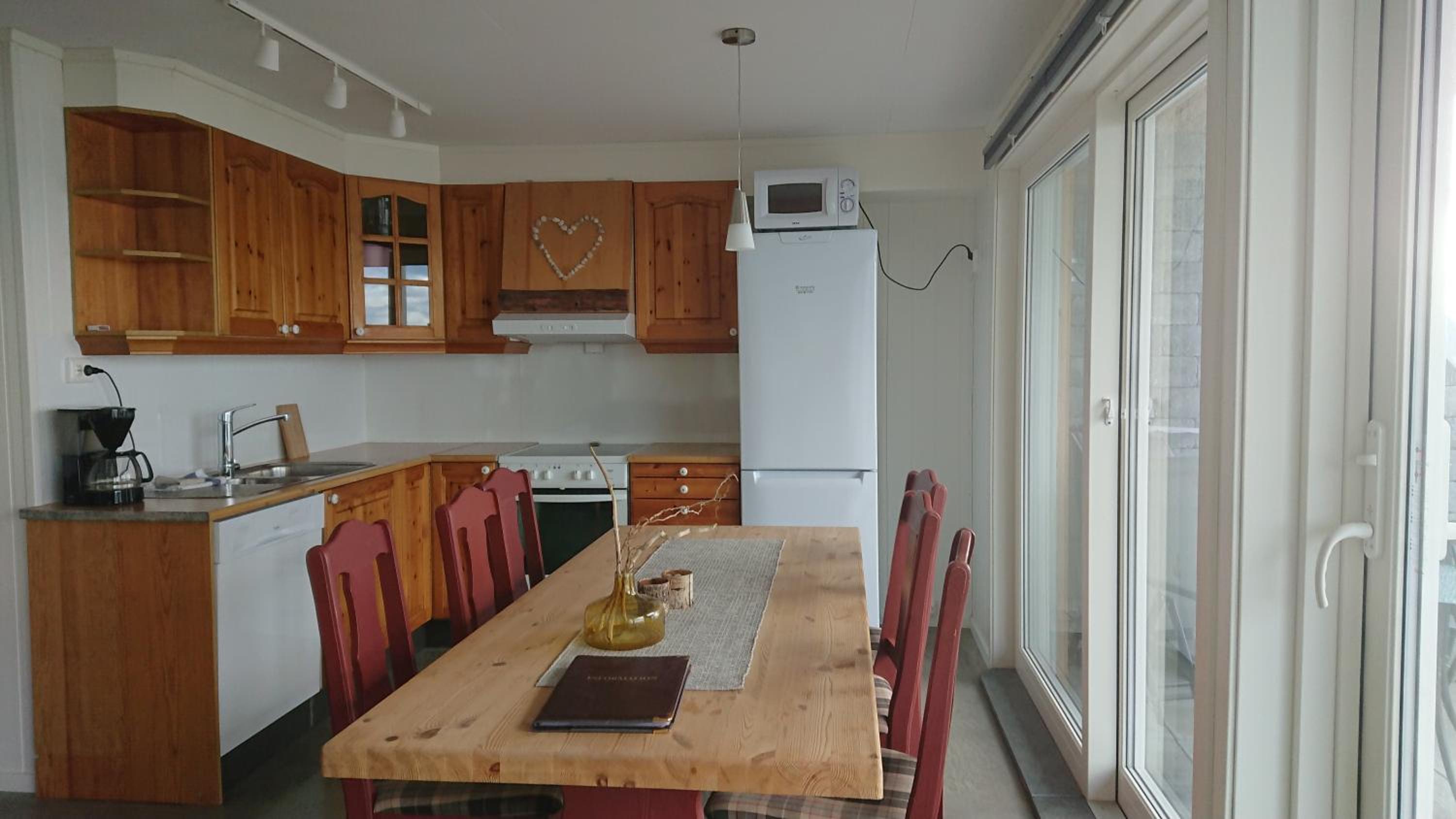 Three-Bedroom House - Photo 3