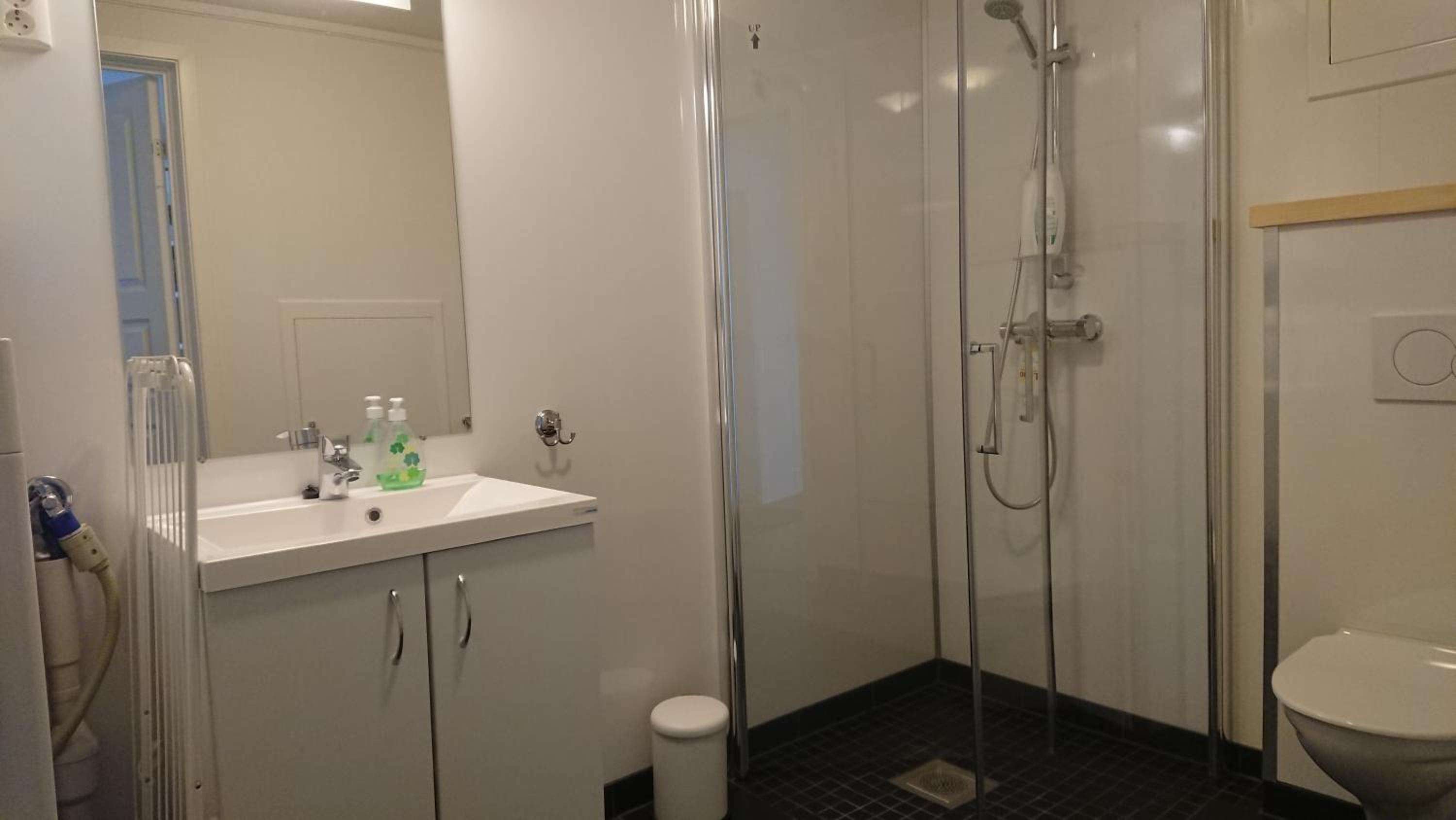 Three-Bedroom House - Photo 2