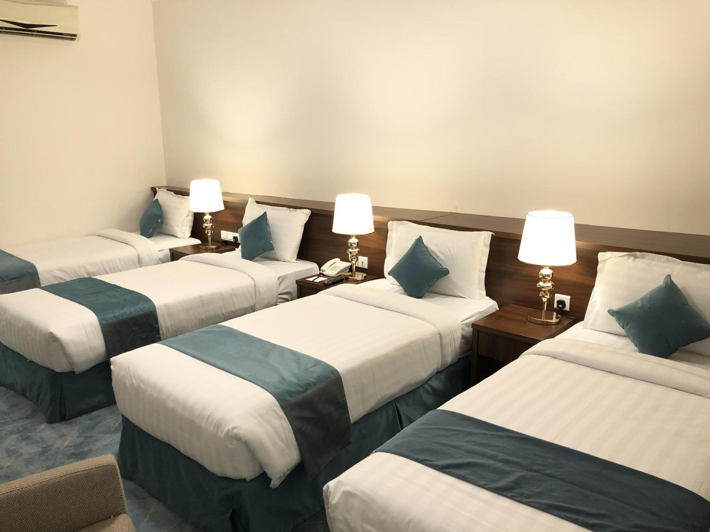 Standard Quadruple Room - Photo 1
