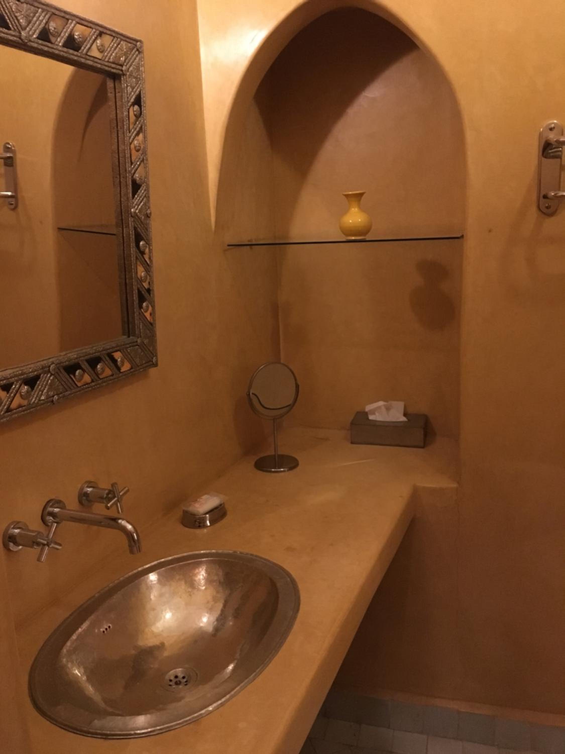 Double Room with Private Bathroom - Photo 2