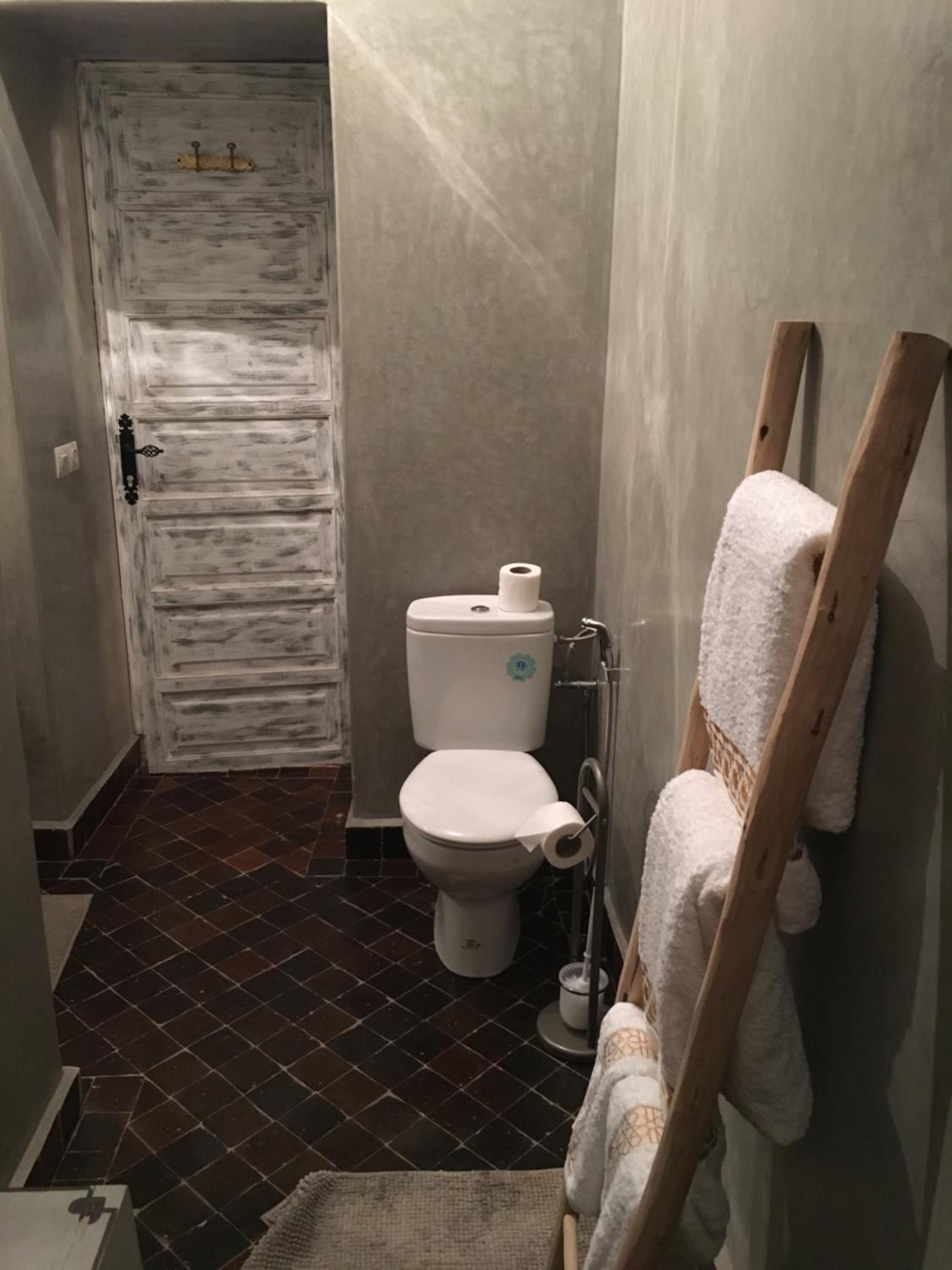 Double or Twin Room with Private Bathroom - Photo 5