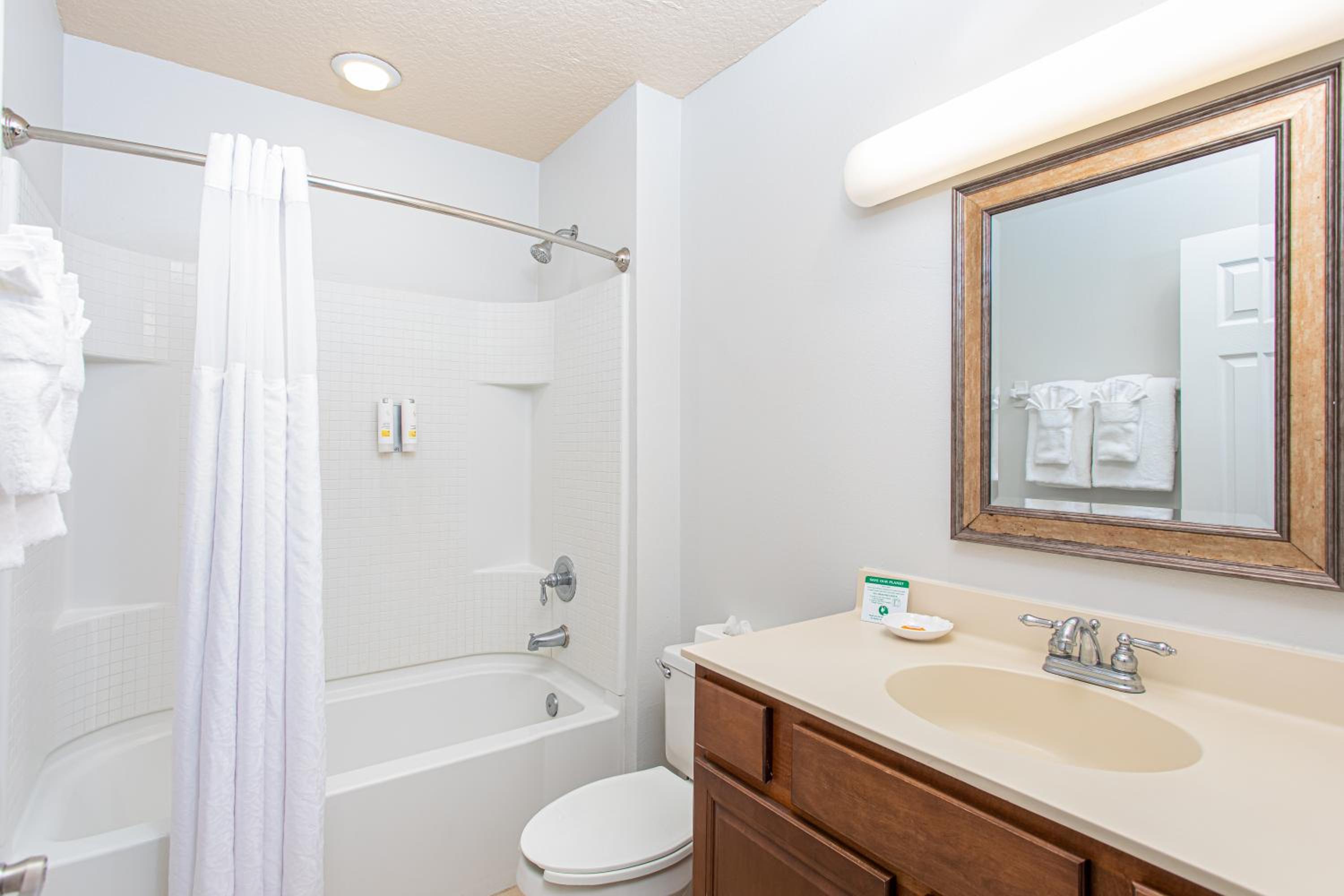 Suite with Pool View - Photo 6