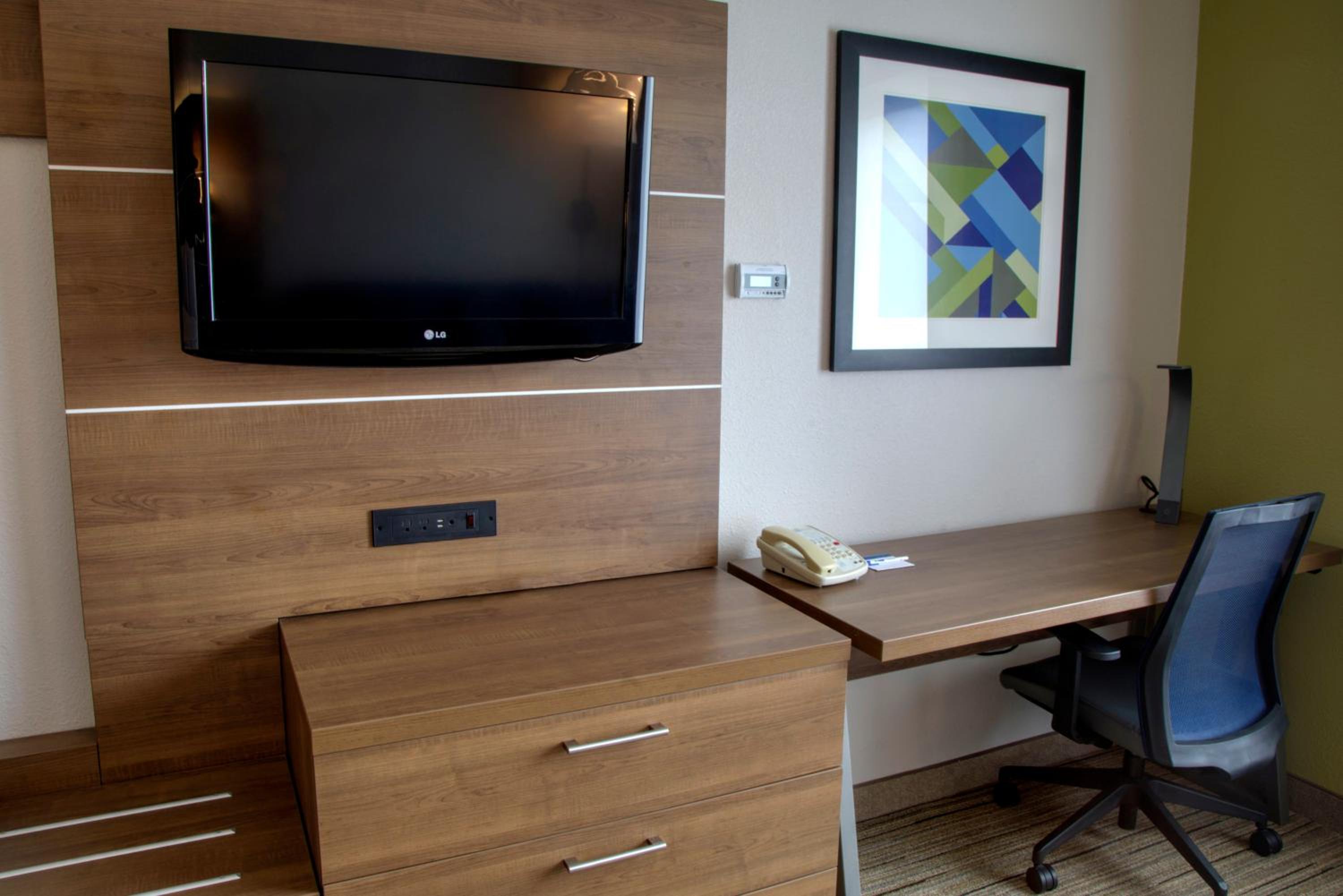 Suite with Two Queen Beds - Photo 2