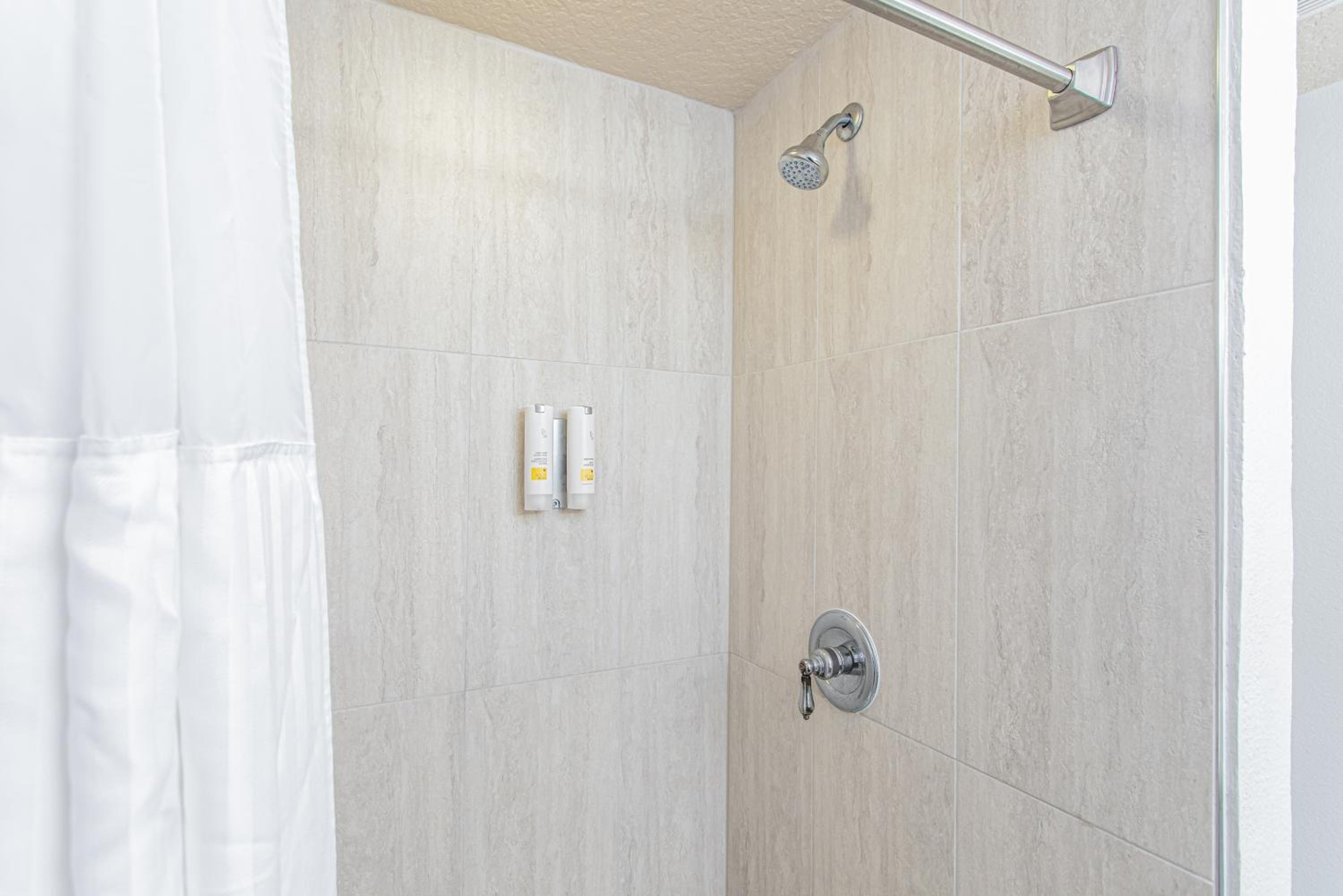 Quadruple Room - Photo 4