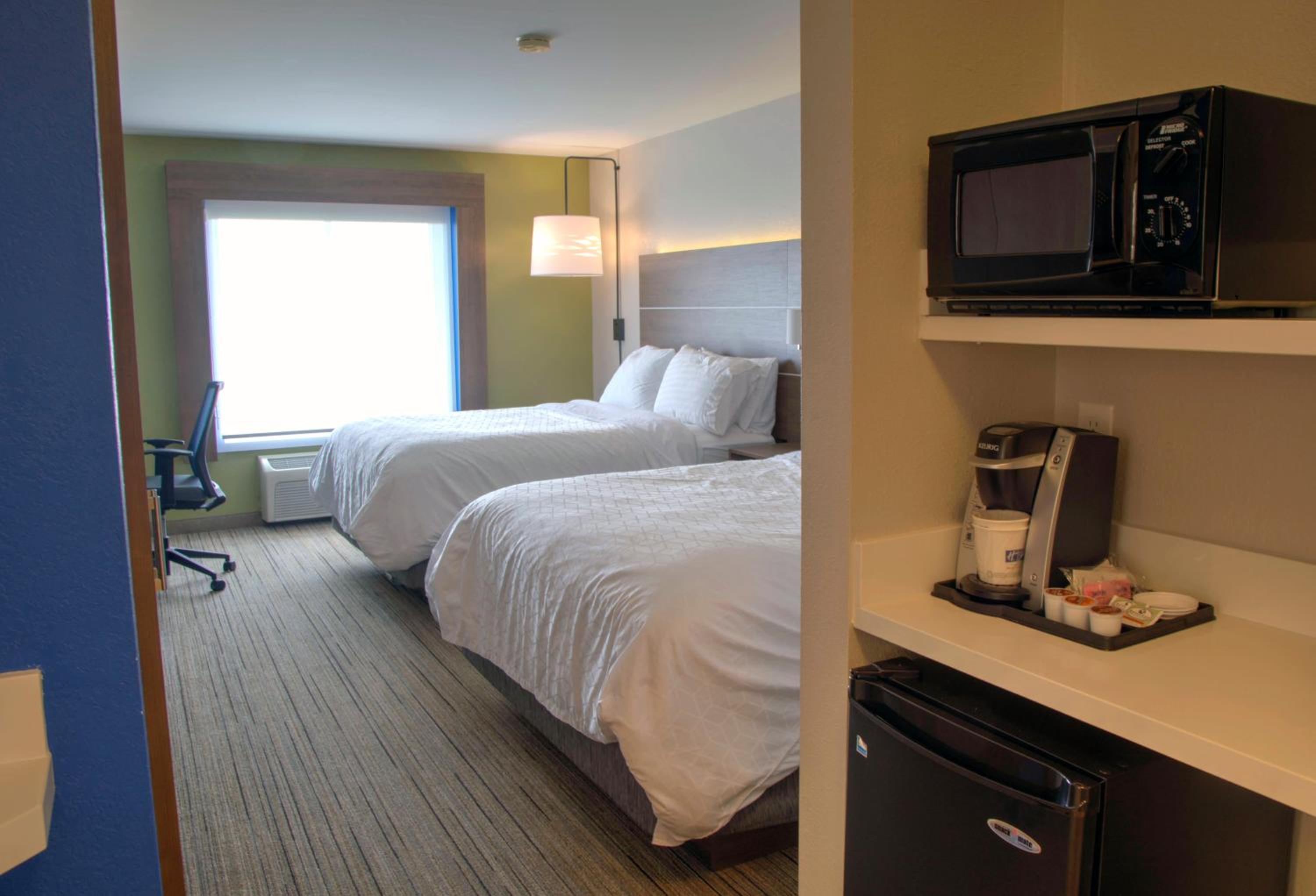 Standard Queen Room with Two Queen Beds - Communications Accessible - Photo 2