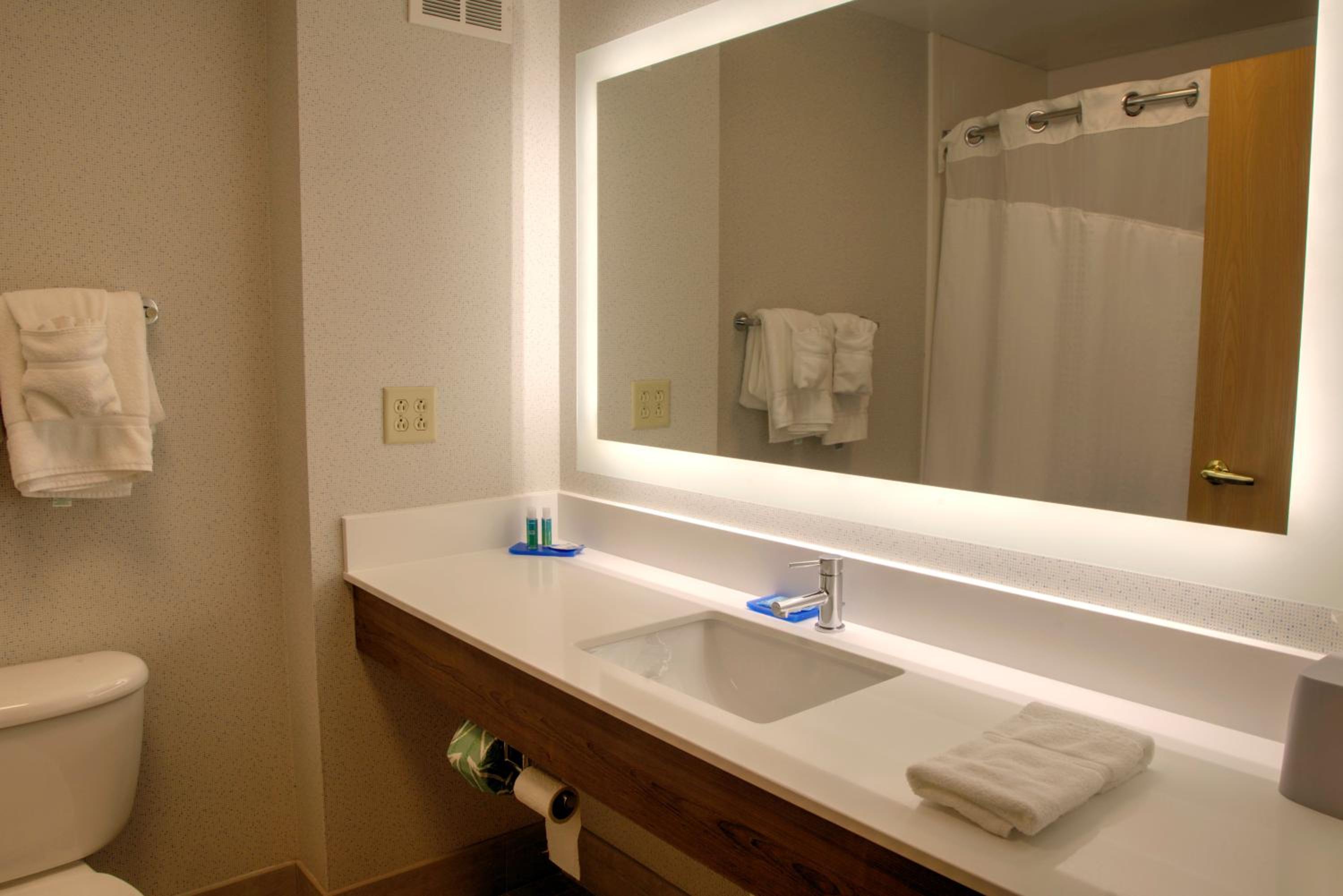 Suite with Two Queen Beds - Photo 1