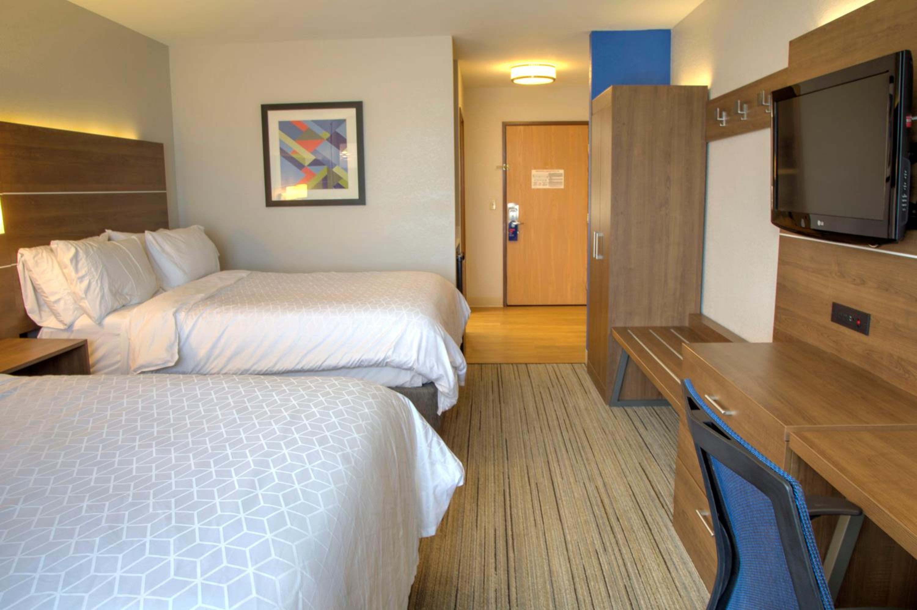 Standard Queen Room with Two Queen Beds - Photo 1