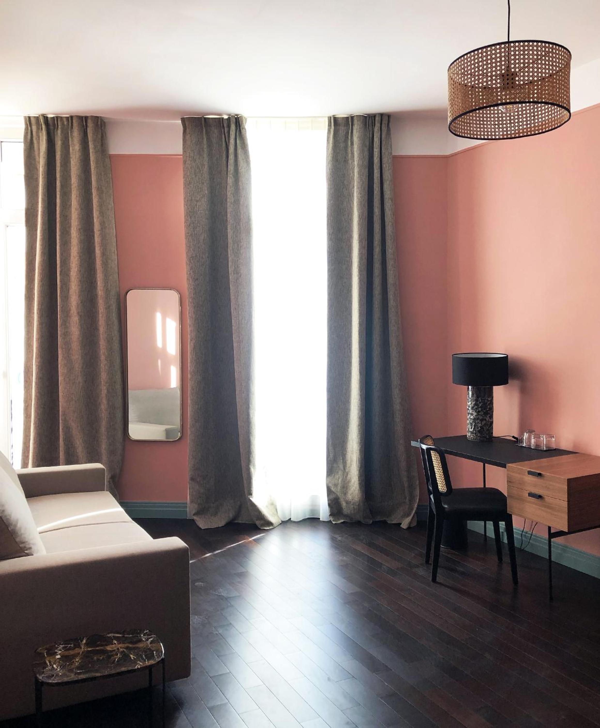 Deluxe Double Room thumbnail 6