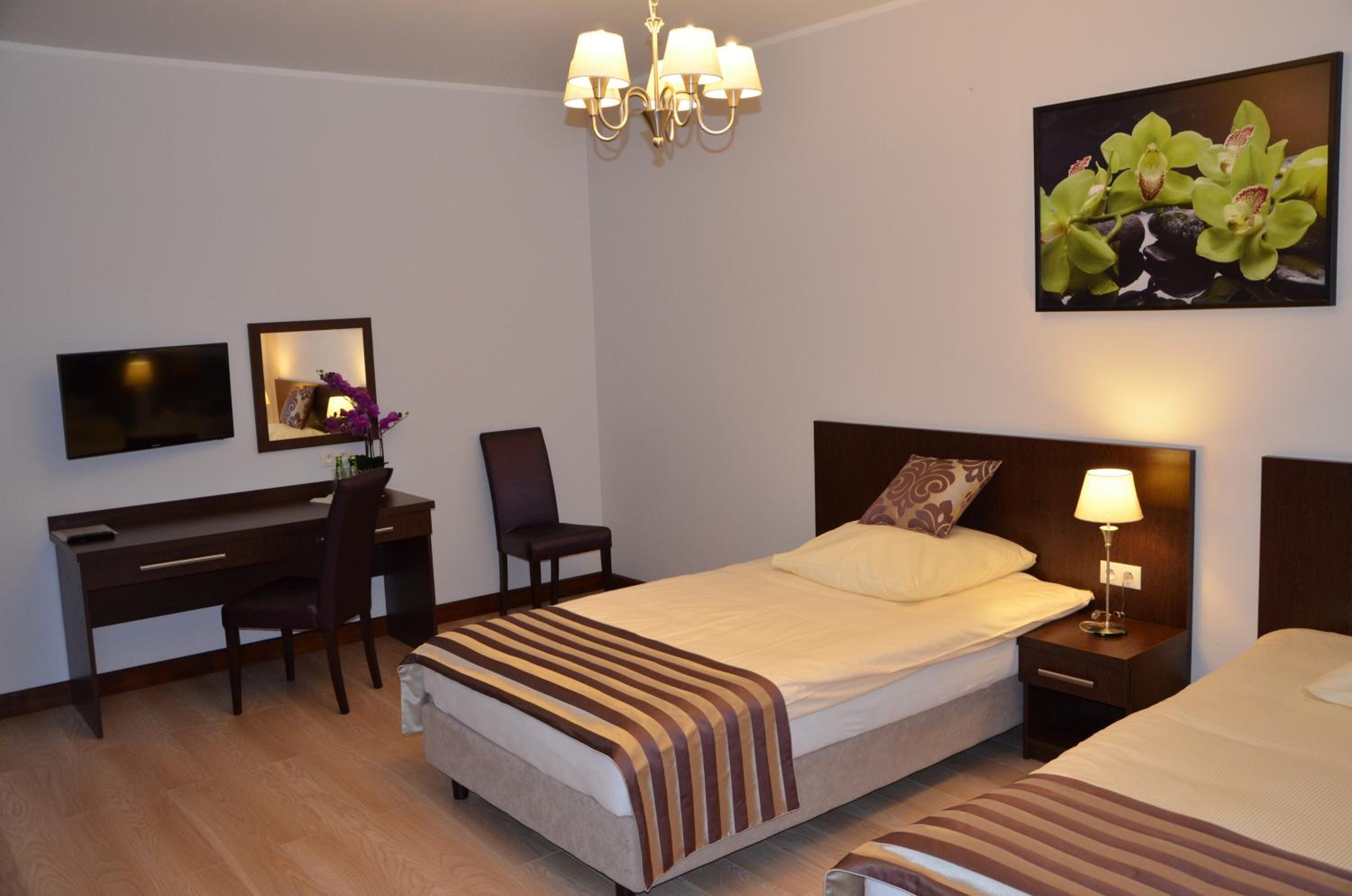 Twin Room - Photo 12